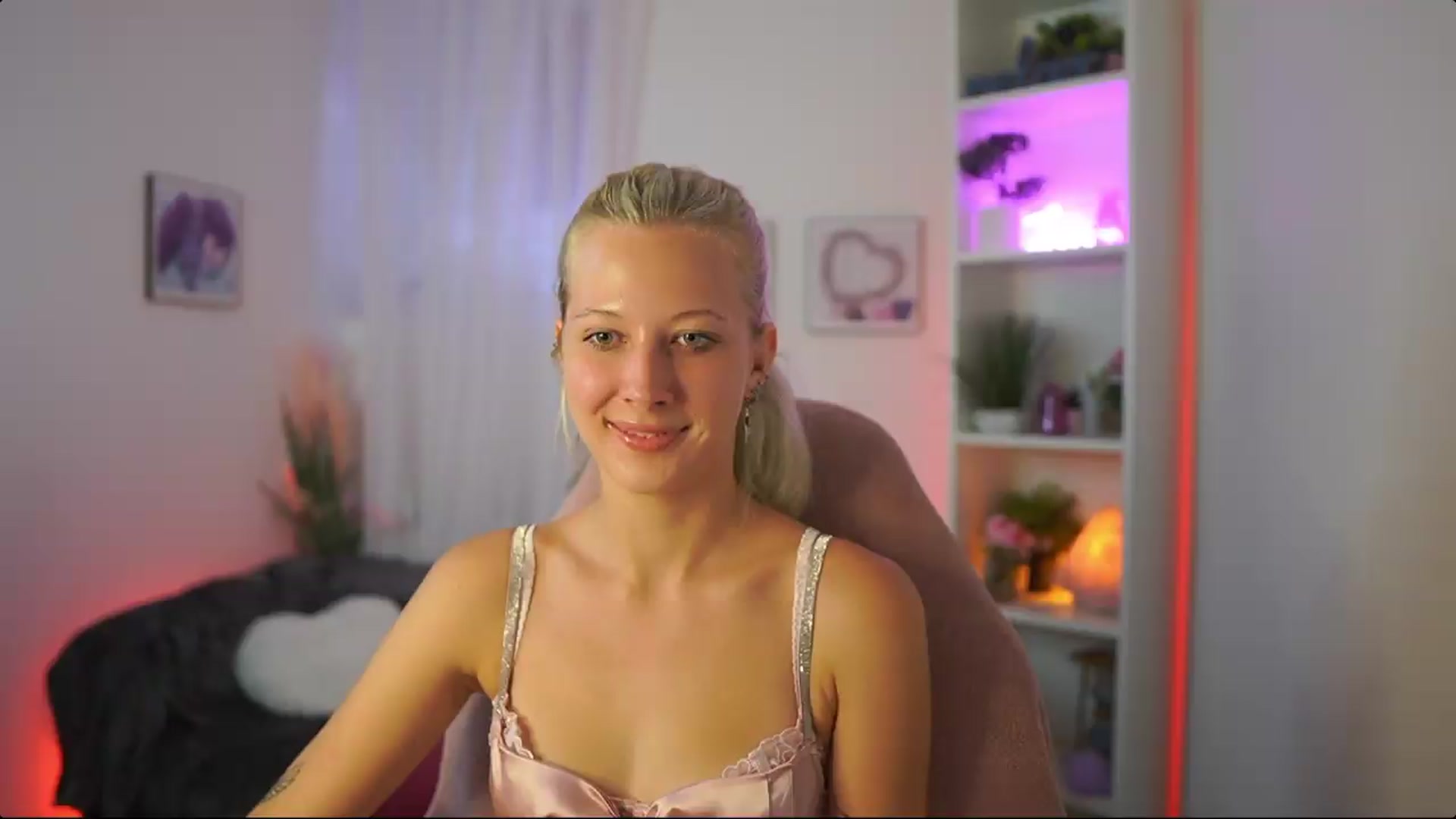 Gallery image thumbnail from EmilySwan's myfreecams stream on, 08/01/2026, 19:21 image 20 of 20