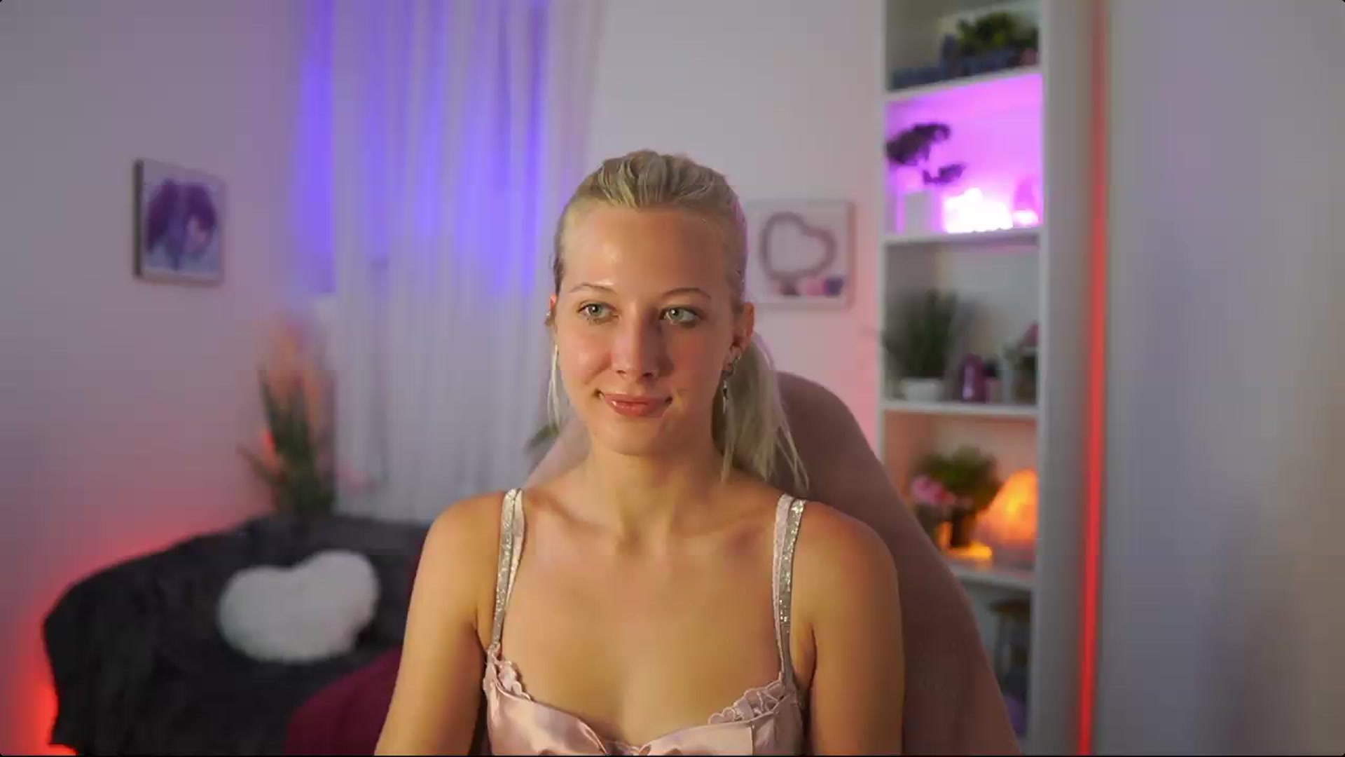 Gallery image thumbnail from EmilySwan's myfreecams stream on, 08/01/2026, 19:21 image 4 of 20
