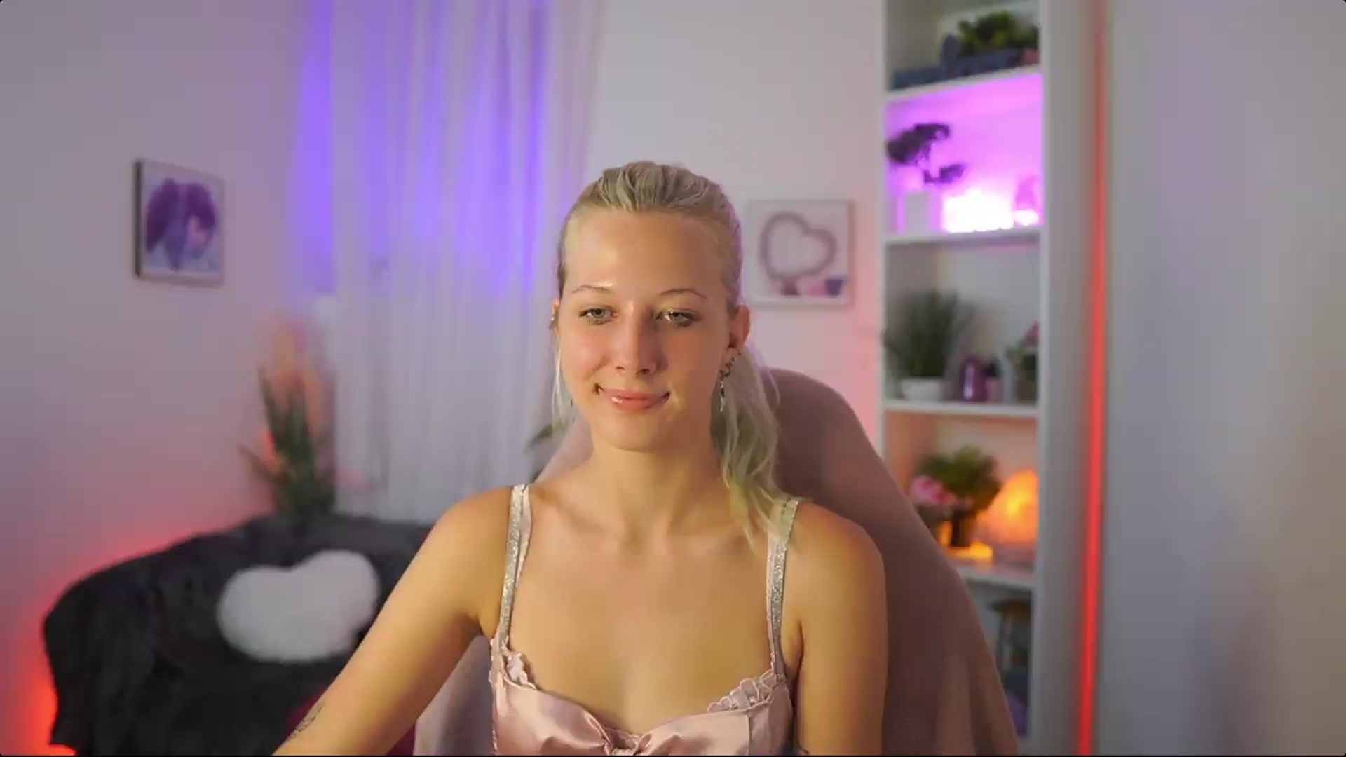 Gallery image thumbnail from EmilySwan's myfreecams stream on, 08/01/2026, 19:21 image 8 of 20
