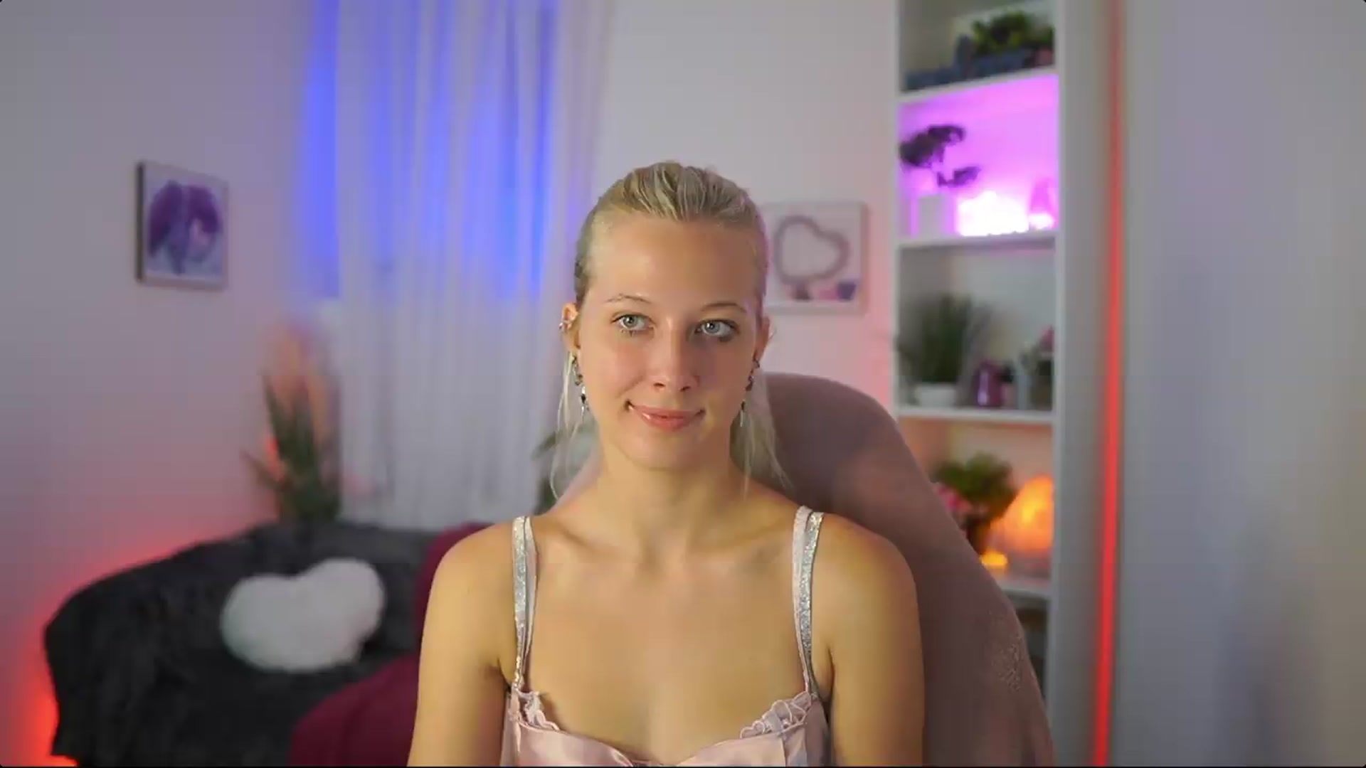Gallery image thumbnail from EmilySwan's myfreecams stream on, 08/01/2026, 19:21 image 13 of 20