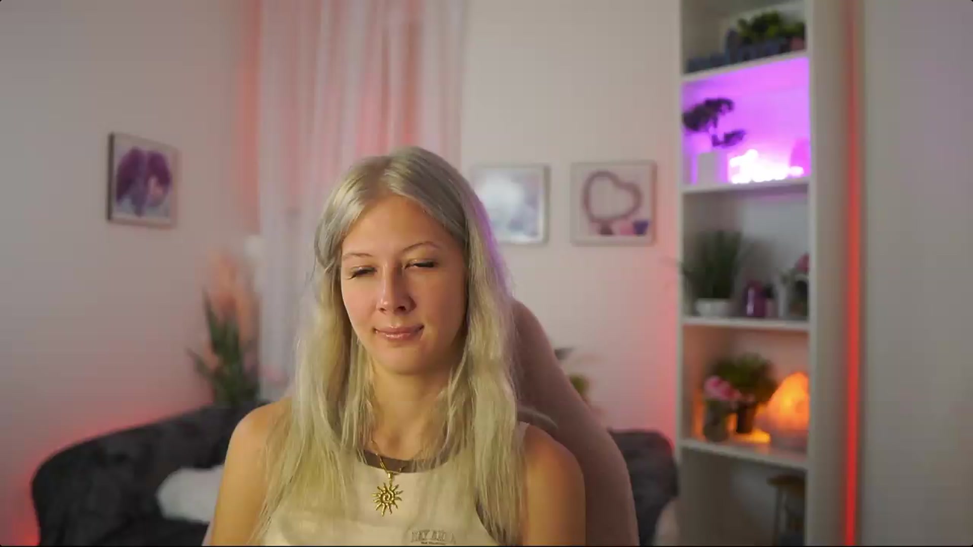 Gallery image thumbnail from EmilySwan's myfreecams stream on, 08/16/2026, 20:58 image 11 of 20