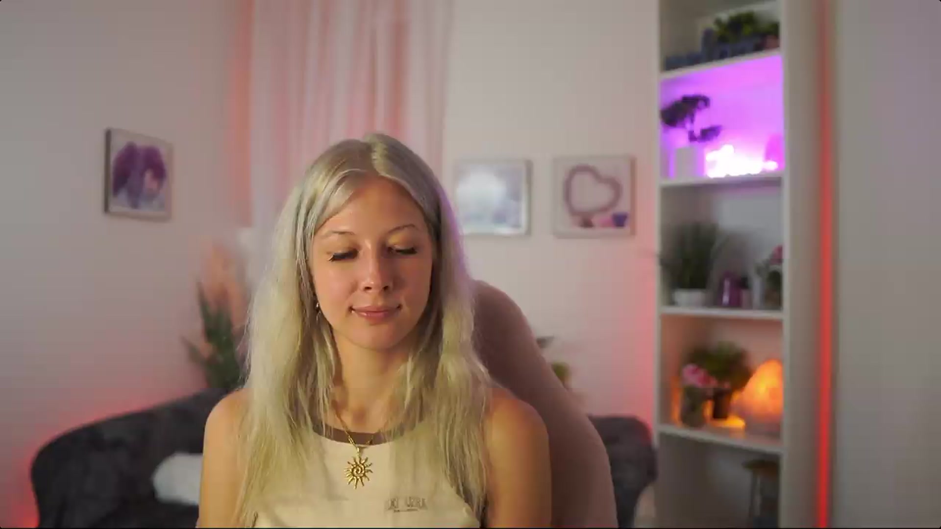 Gallery image thumbnail from EmilySwan's myfreecams stream on, 08/16/2026, 20:58 image 10 of 20