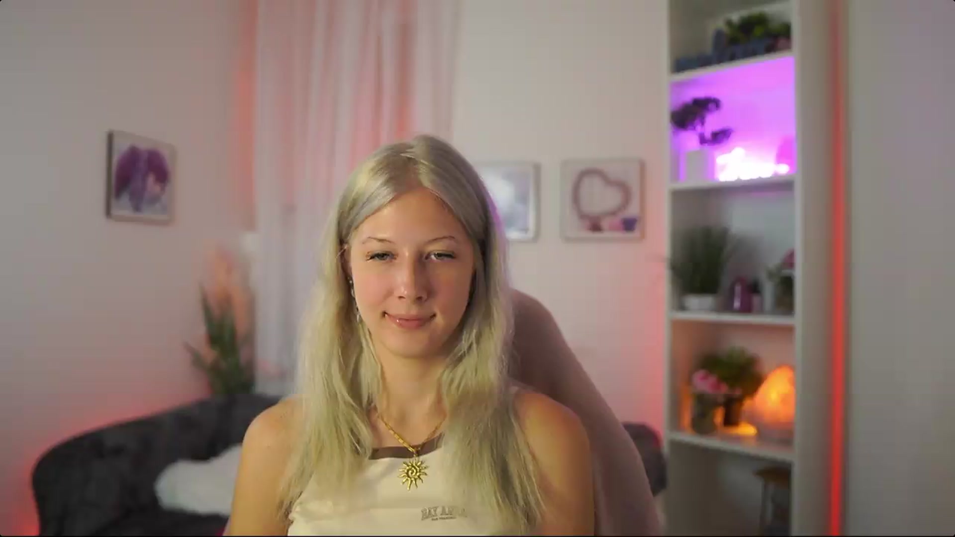 Gallery image thumbnail from EmilySwan's myfreecams stream on, 08/16/2026, 20:58 image 2 of 20