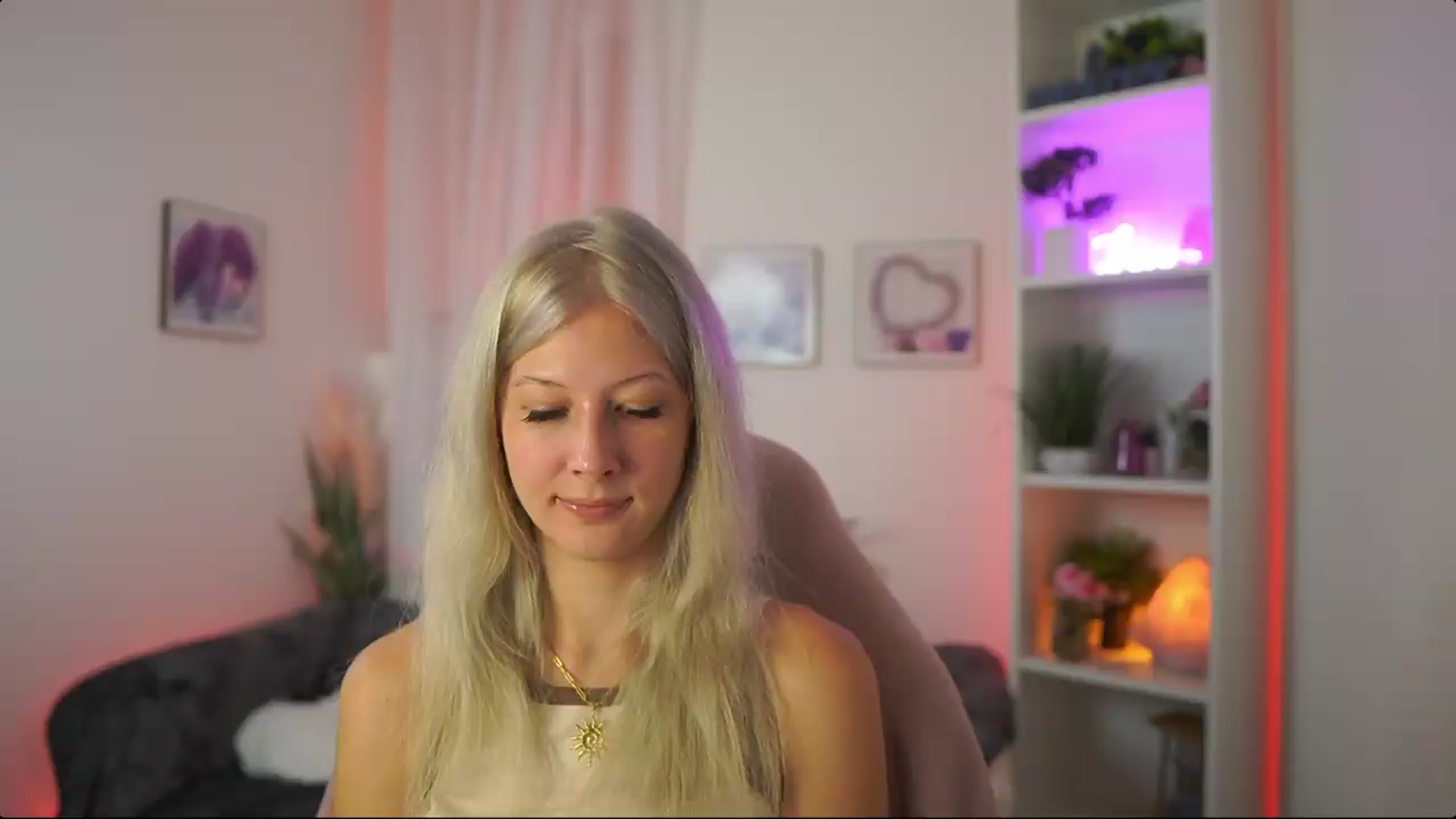 Gallery image thumbnail from EmilySwan's myfreecams stream on, 08/16/2026, 20:58 image 5 of 20
