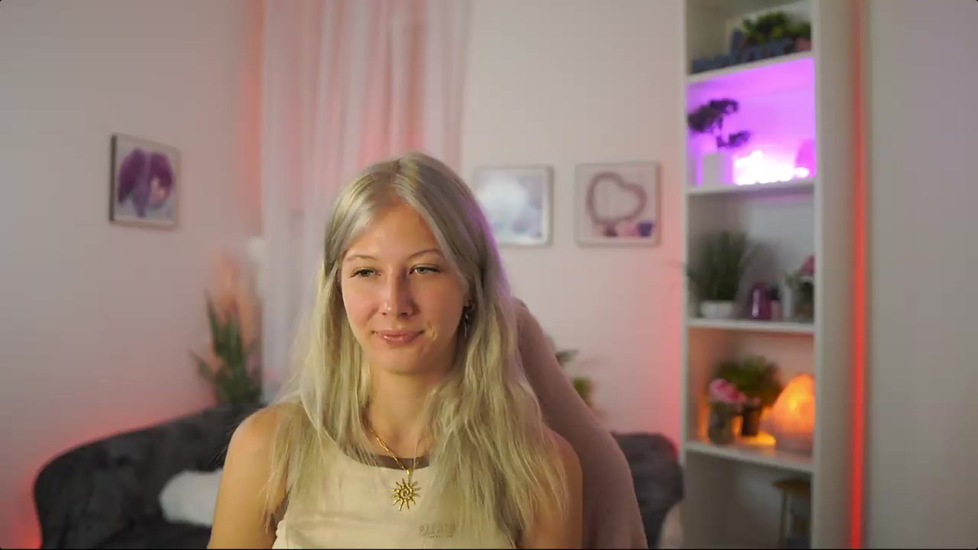 Gallery image thumbnail from EmilySwan's myfreecams stream on, 08/16/2026, 20:58 image 20 of 20