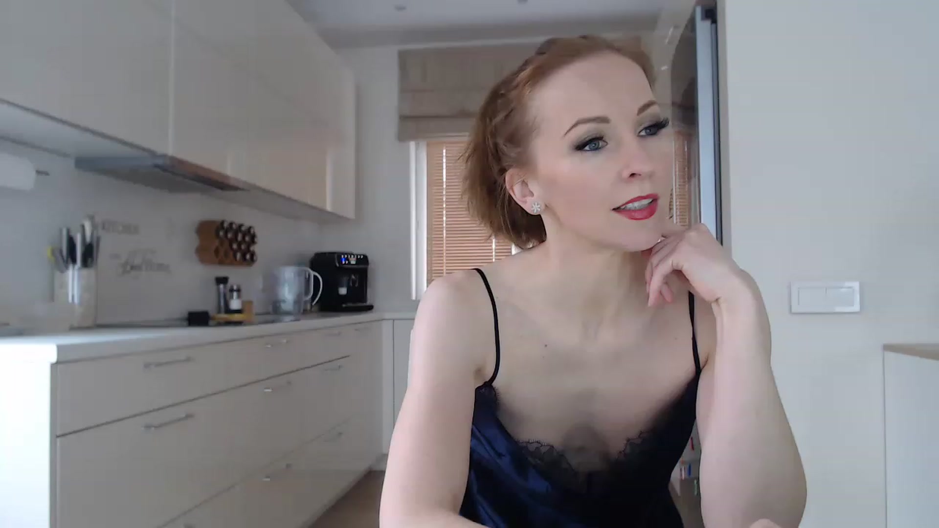 Gallery image thumbnail from EmilyTease's myfreecams stream on, 11/21/2022, 12:29 image 14 of 20