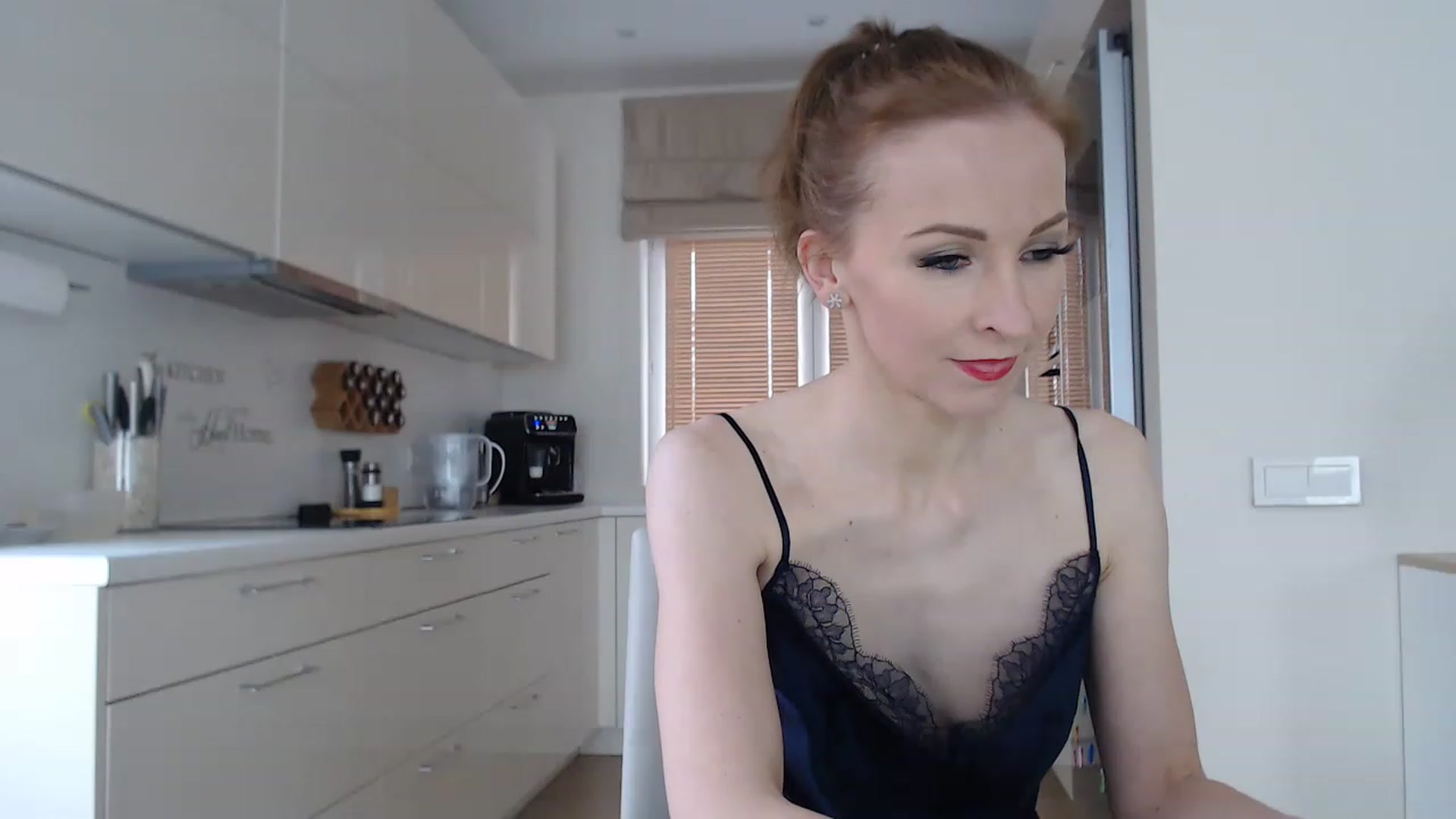 Gallery image thumbnail from EmilyTease's myfreecams stream on, 11/21/2022, 12:29 image 15 of 20