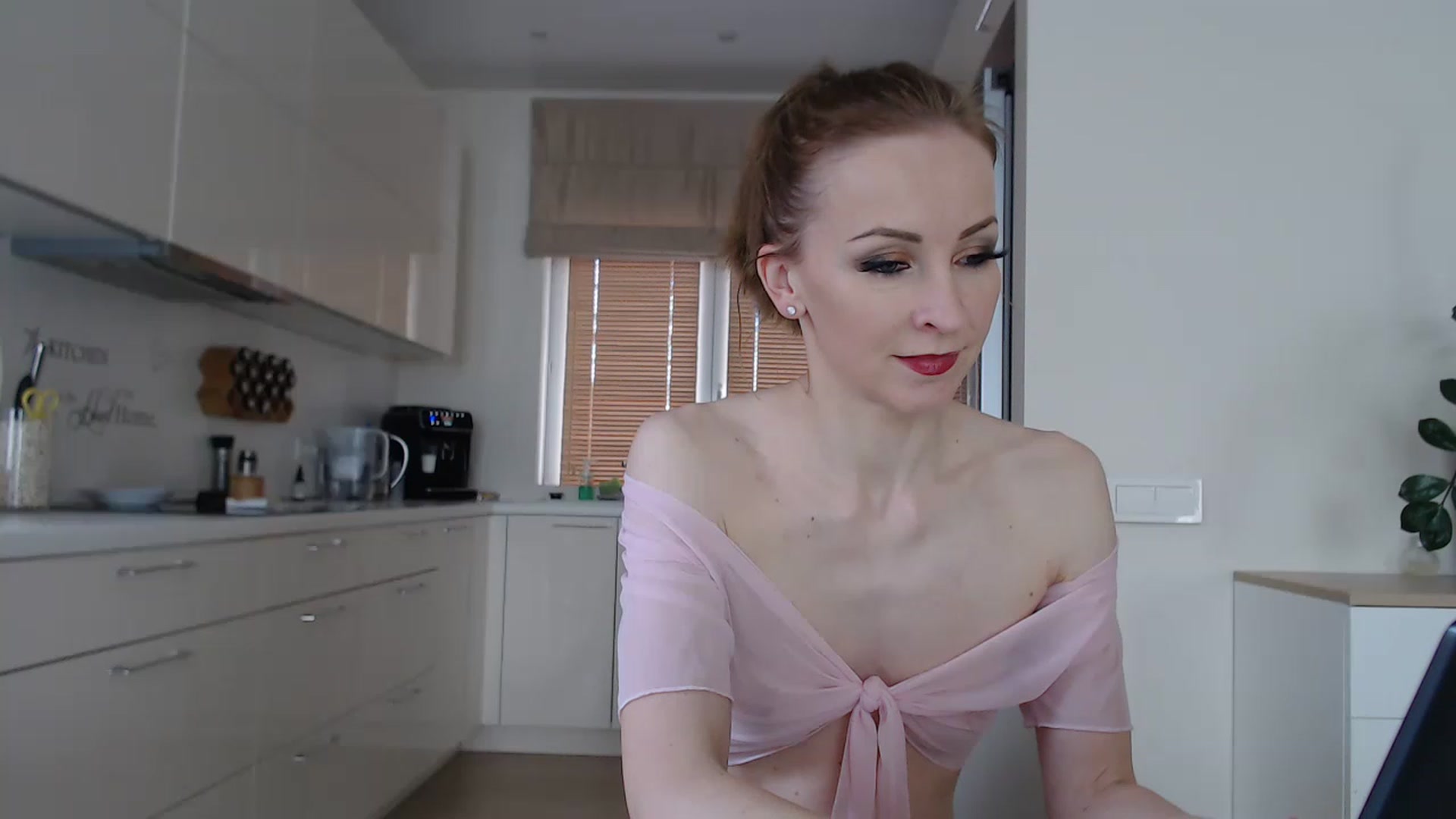 Gallery image thumbnail from EmilyTease's myfreecams stream on, 12/02/2022, 11:36 image 20 of 20