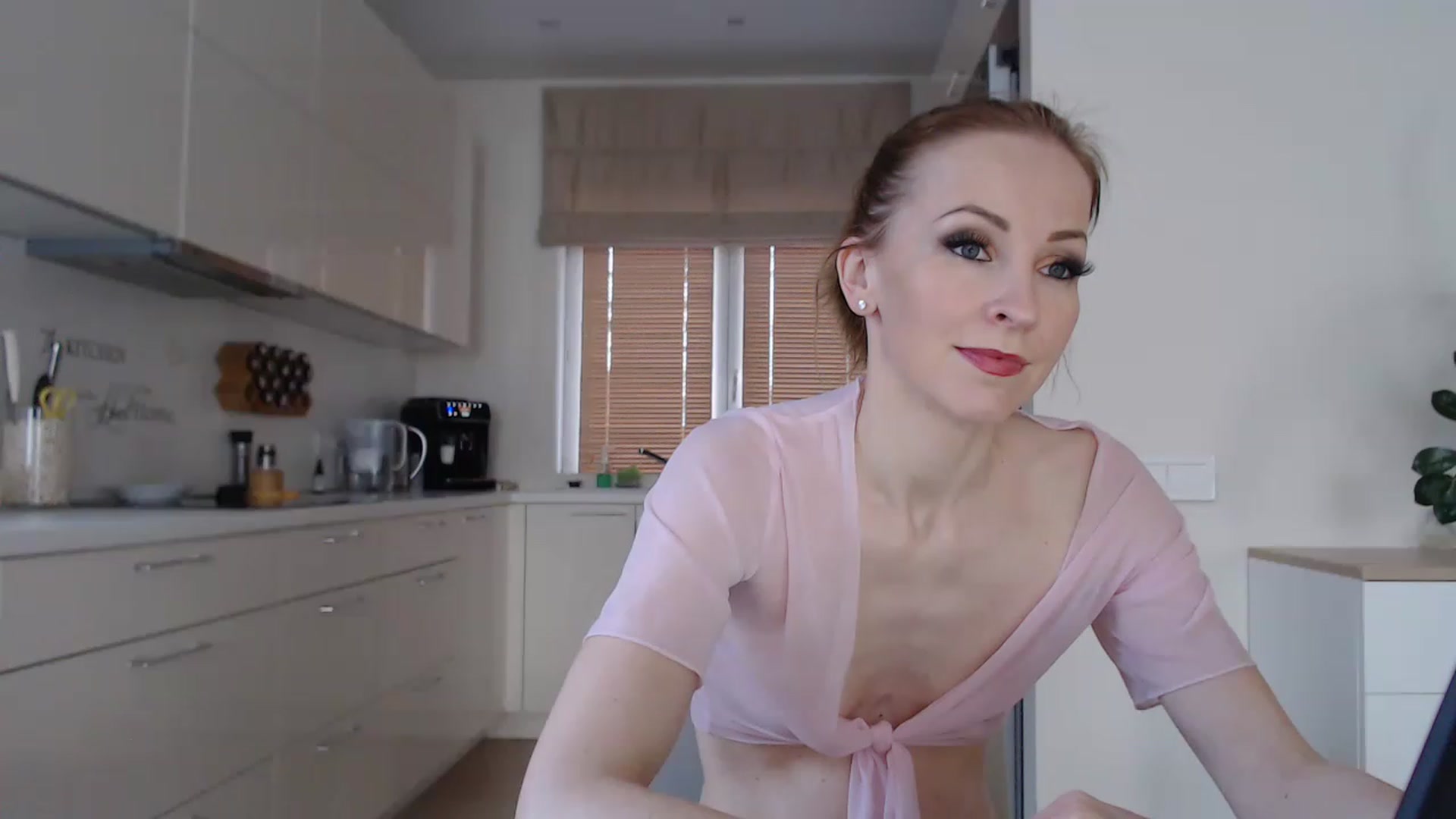 Gallery image thumbnail from EmilyTease's myfreecams stream on, 12/02/2022, 12:48 image 18 of 20