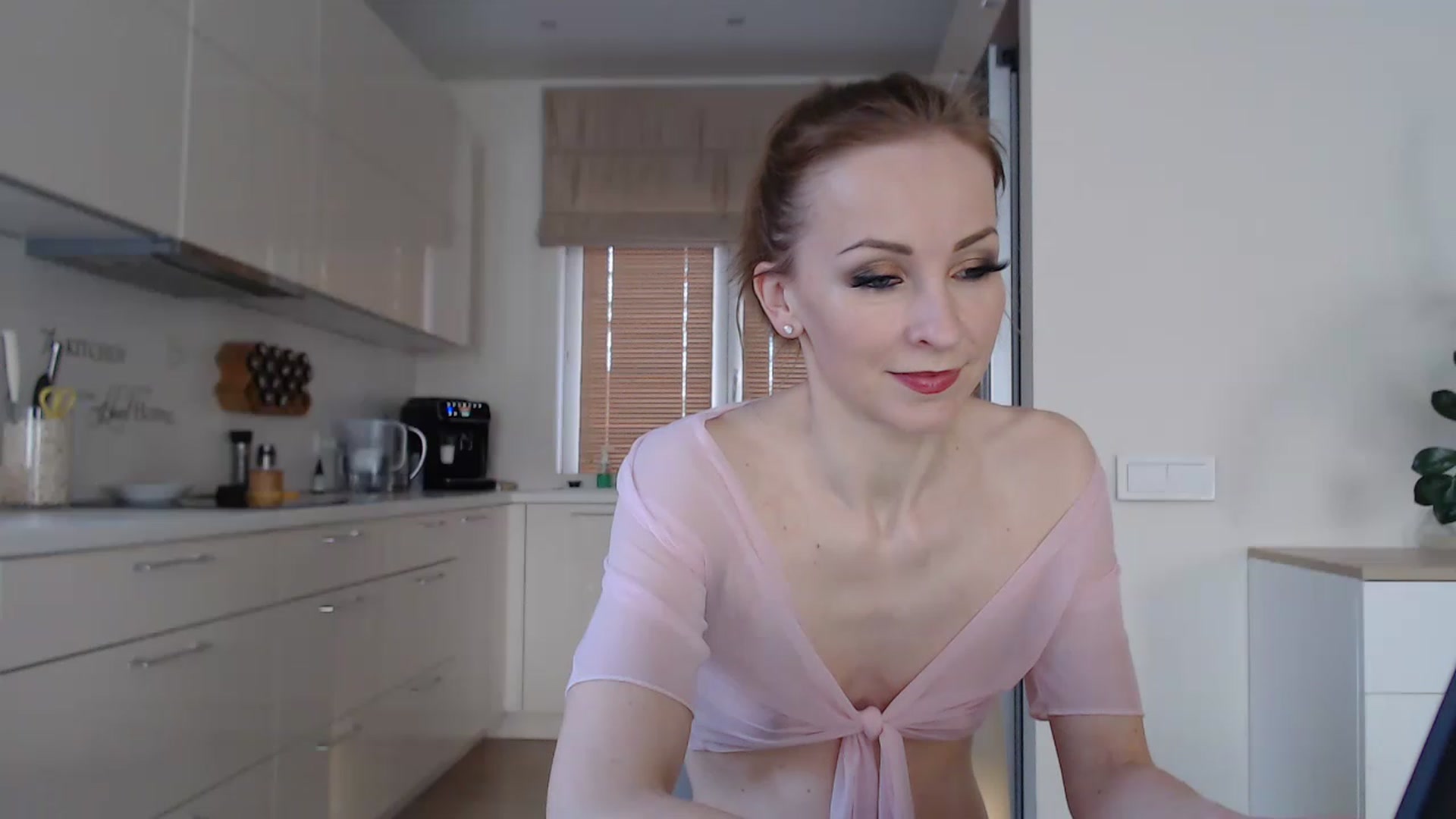 Gallery image thumbnail from EmilyTease's myfreecams stream on, 12/02/2022, 12:48 image 13 of 20