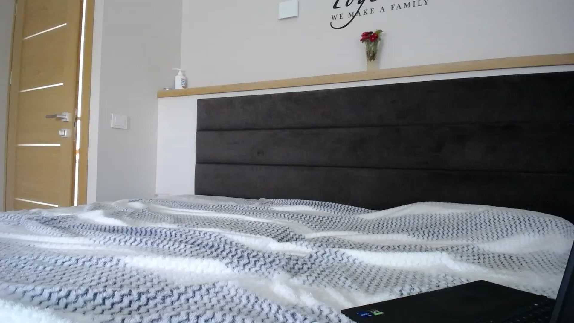Gallery image thumbnail from EmilyTease's myfreecams stream on, 08/10/2023, 11:40 image 2 of 20