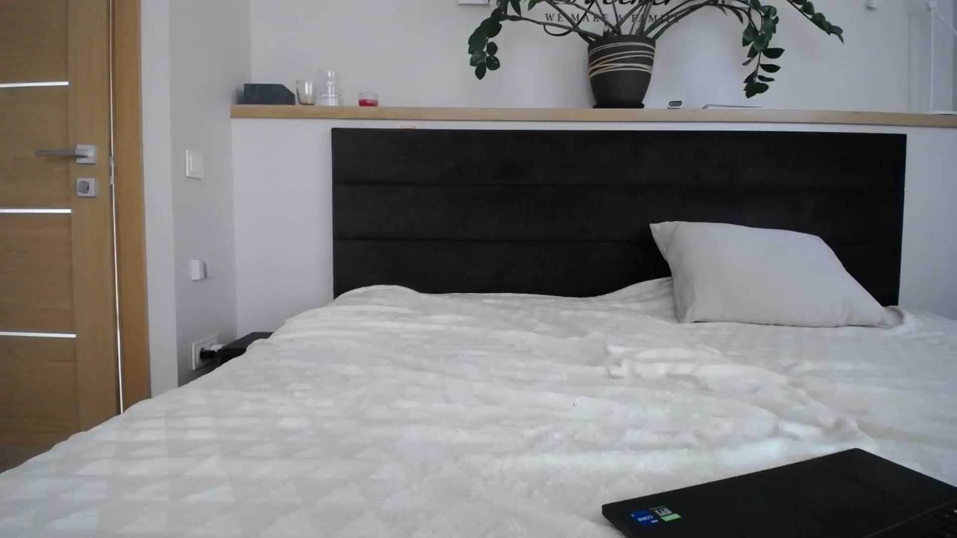 Gallery image thumbnail from EmilyTease's myfreecams stream on, 11/05/2024, 12:42 image 2 of 20