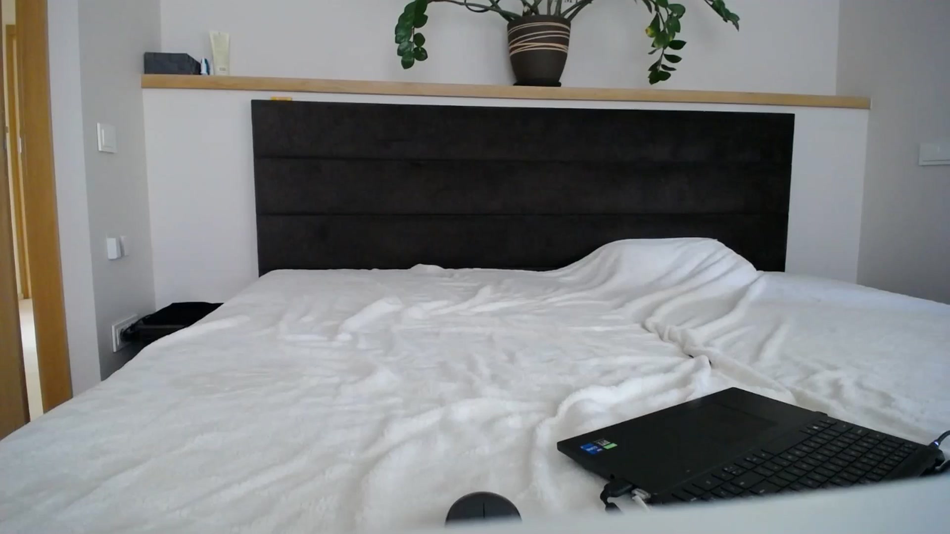 Gallery image thumbnail from EmilyTease's myfreecams stream on, 04/22/2025, 13:20 image 6 of 20