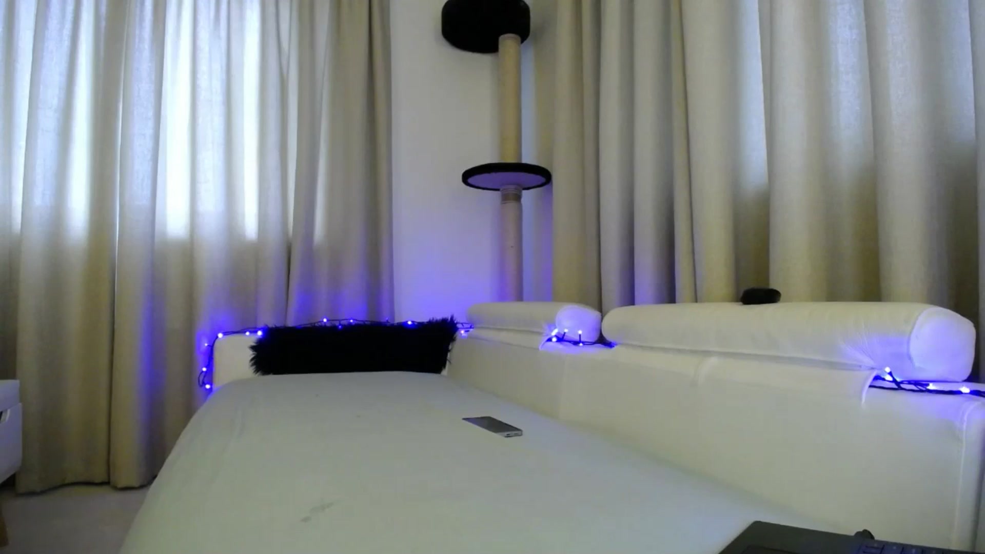 Gallery image thumbnail from EmilyTease's myfreecams stream on, 12/08/2025, 11:18 image 11 of 20