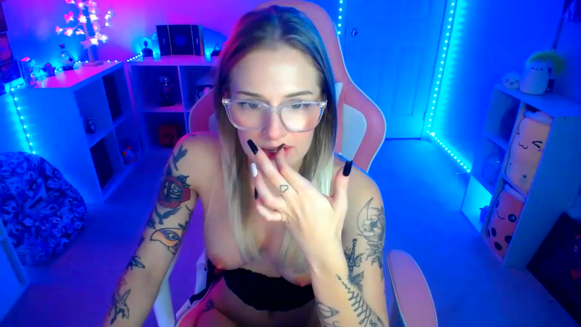 Gallery image thumbnail from EmilyTokes's myfreecams stream on, 01/28/2023, 06:01 image 5 of 20