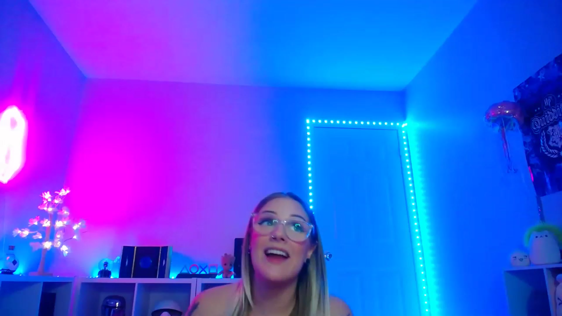 Gallery image thumbnail from EmilyTokes's myfreecams stream on, 01/29/2023, 05:49 image 12 of 20