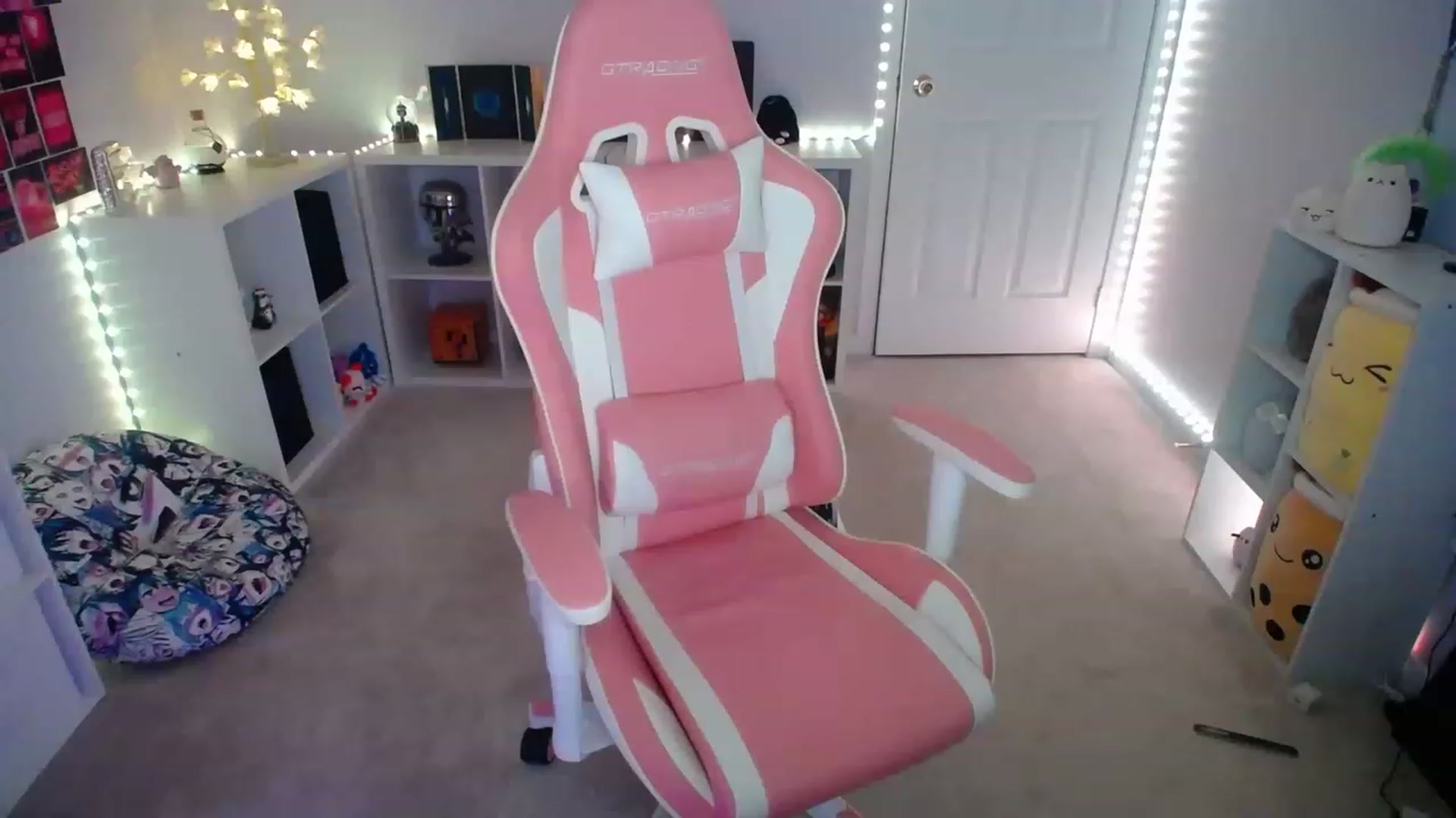 Gallery image thumbnail from EmilyTokes's myfreecams stream on, 02/01/2023, 03:00 image 10 of 20