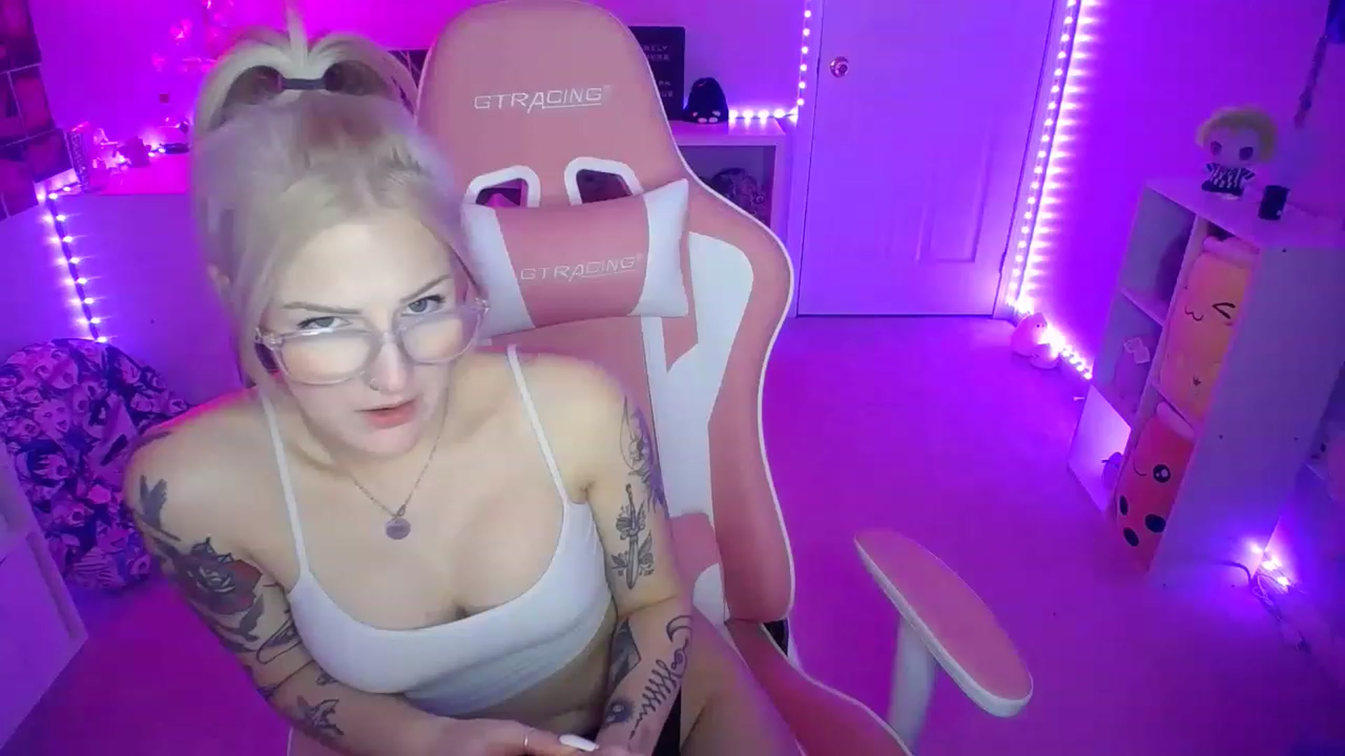 Gallery image thumbnail from EmilyTokes's myfreecams stream on, 03/13/2023, 02:55 image 5 of 20