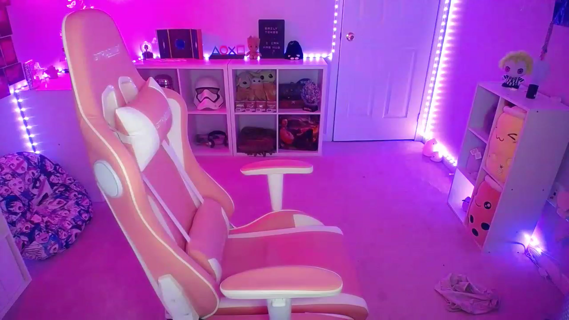 Gallery image thumbnail from EmilyTokes's myfreecams stream on, 03/13/2023, 03:49 image 7 of 20