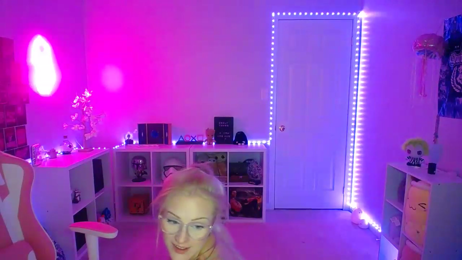 Gallery image thumbnail from EmilyTokes's myfreecams stream on, 03/13/2023, 03:49 image 14 of 20
