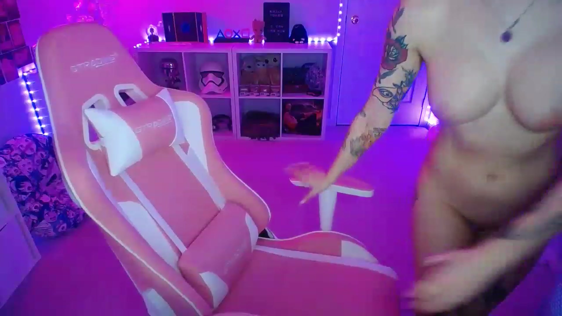 Gallery image thumbnail from EmilyTokes's myfreecams stream on, 03/13/2023, 05:24 image 12 of 20