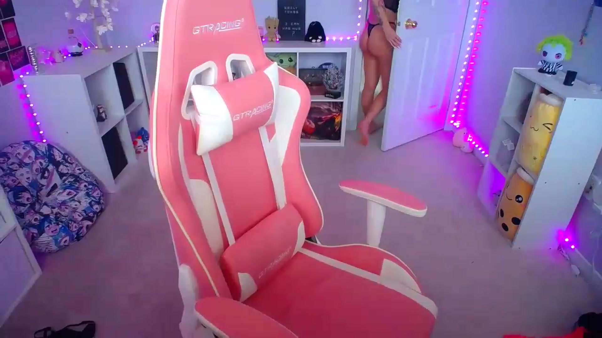 Gallery image thumbnail from EmilyTokes's myfreecams stream on, 03/14/2023, 18:55 image 13 of 20