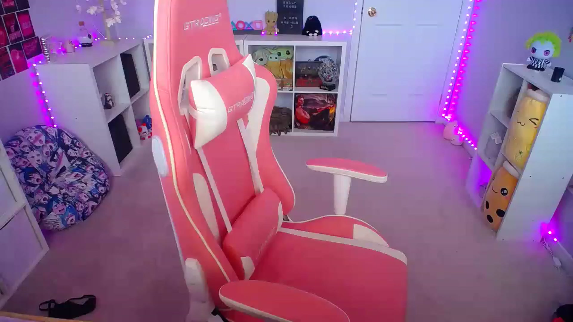 Gallery image thumbnail from EmilyTokes's myfreecams stream on, 03/14/2023, 18:55 image 9 of 20