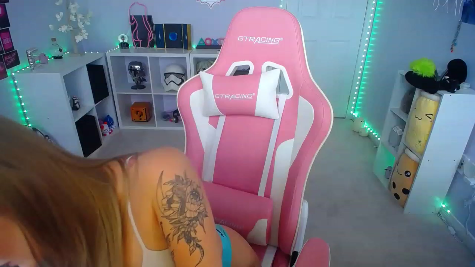Gallery image thumbnail from EmilyTokes's myfreecams stream on, 03/28/2023, 16:15 image 1 of 20
