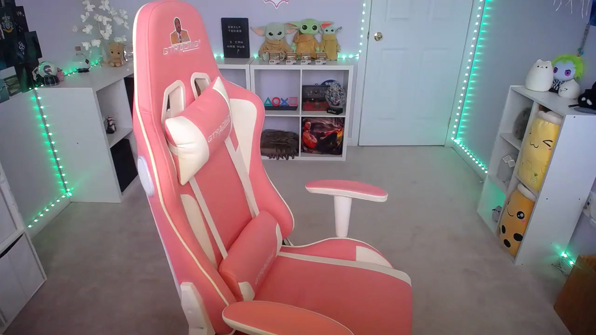 Gallery image thumbnail from EmilyTokes's myfreecams stream on, 04/03/2023, 17:46 image 15 of 20