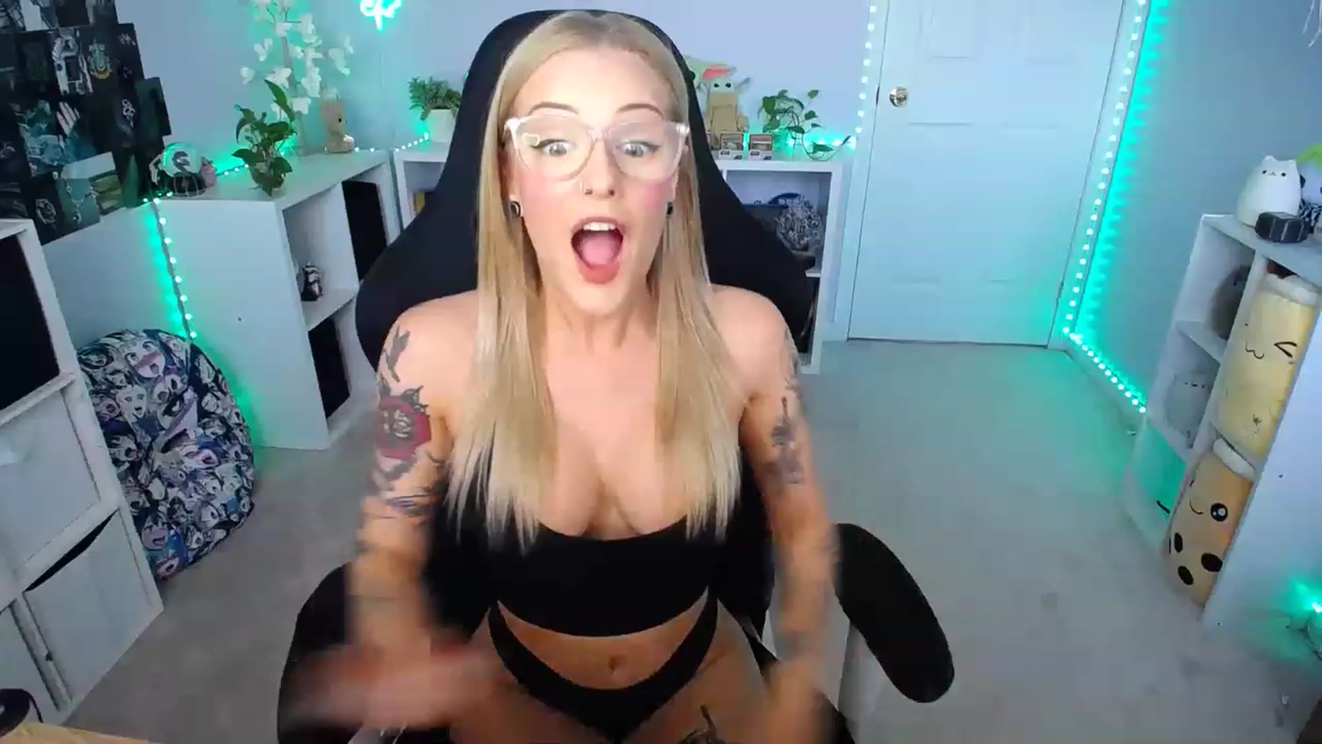 Gallery image thumbnail from EmilyTokes's myfreecams stream on, 05/10/2023, 16:32 image 8 of 20