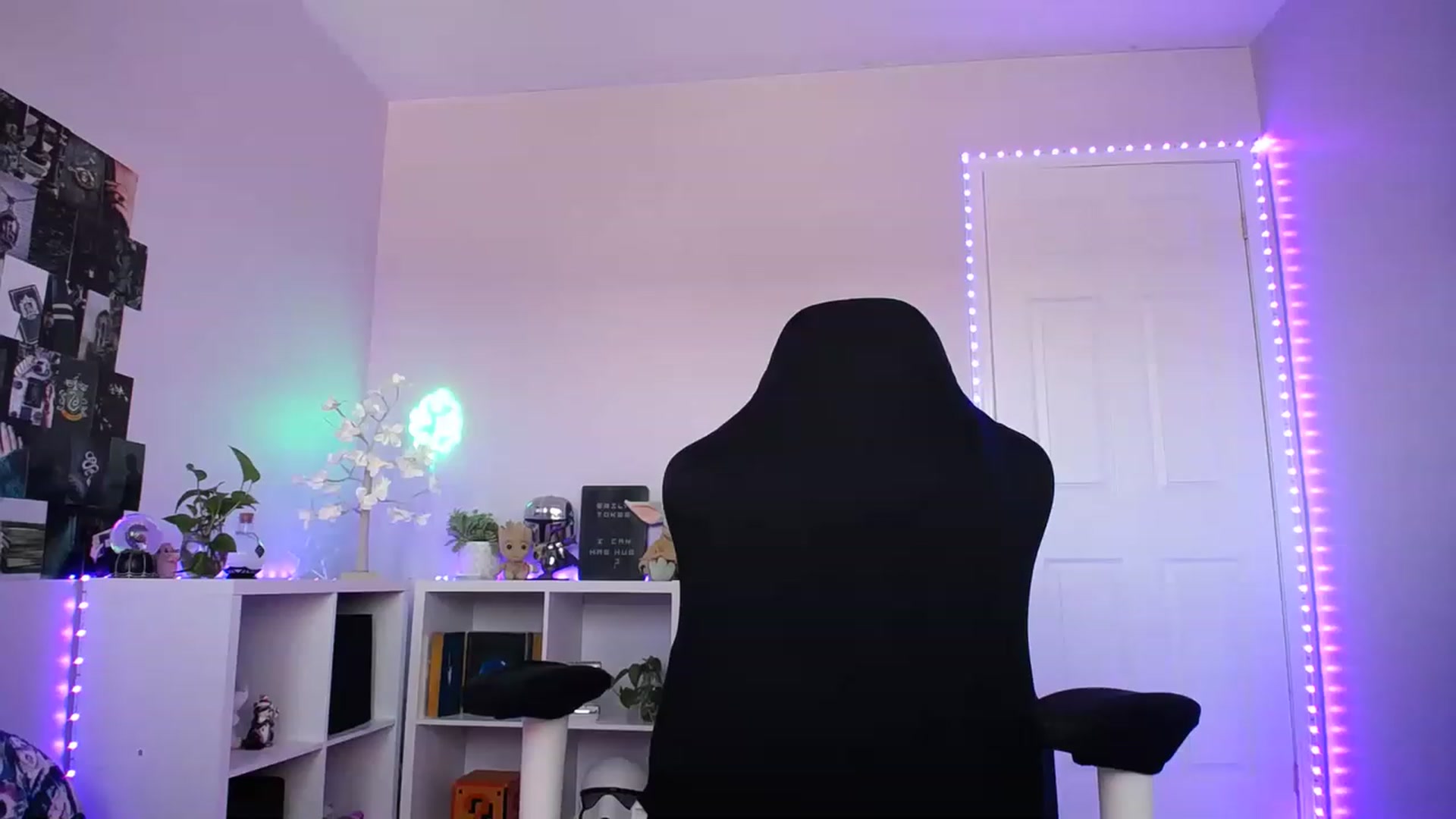Gallery image thumbnail from EmilyTokes's myfreecams stream on, 05/12/2023, 18:18 image 16 of 20