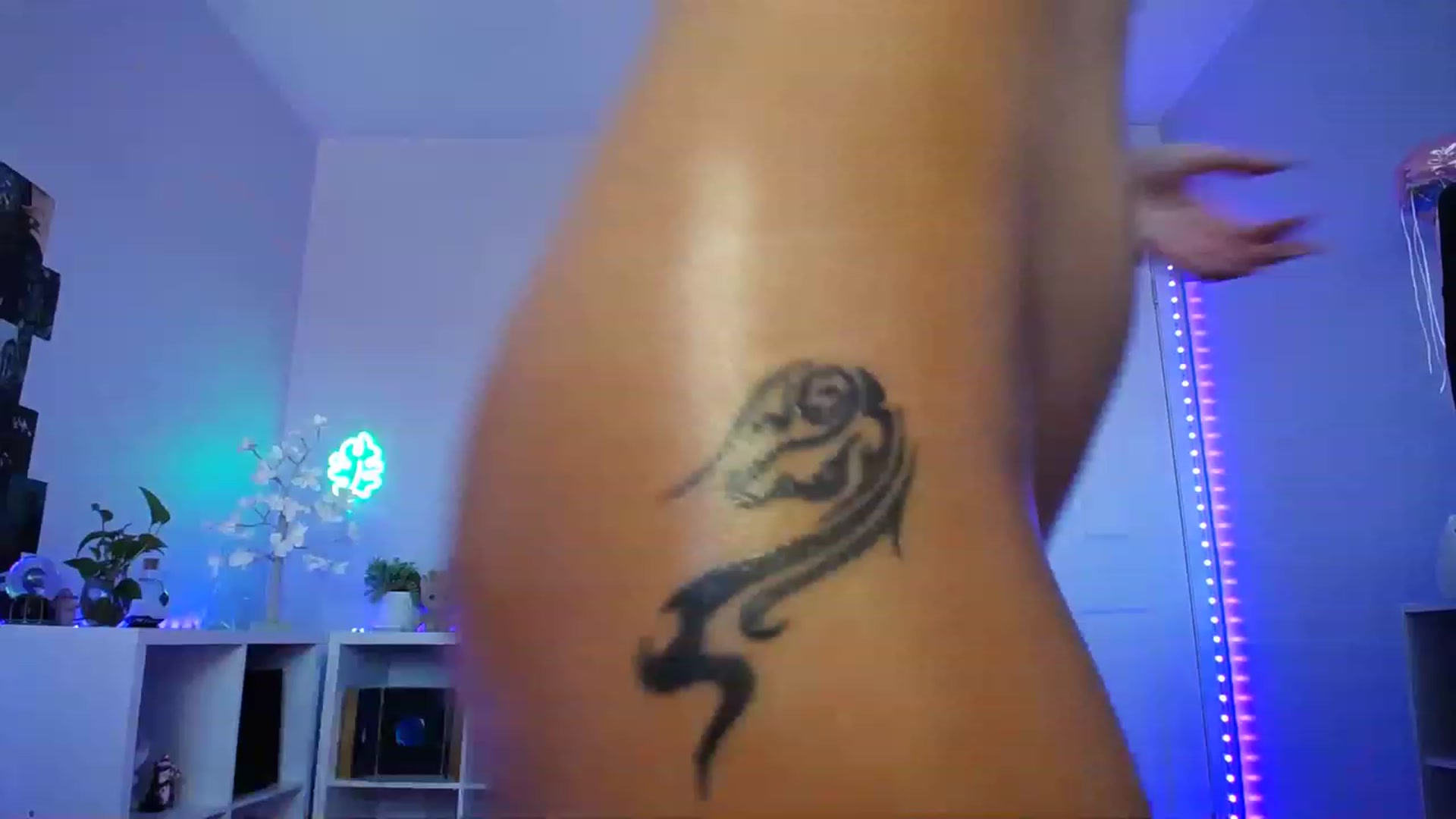 Gallery image thumbnail from EmilyTokes's myfreecams stream on, 05/12/2023, 19:11 image 1 of 20