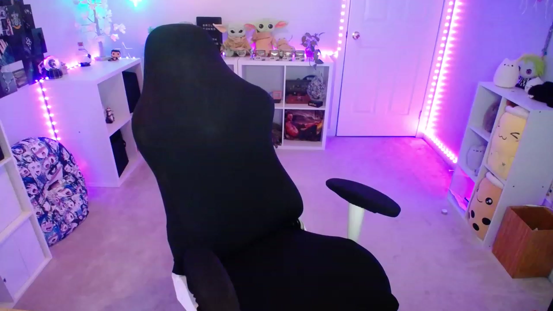 Gallery image thumbnail from EmilyTokes's myfreecams stream on, 05/20/2023, 06:23 image 14 of 20