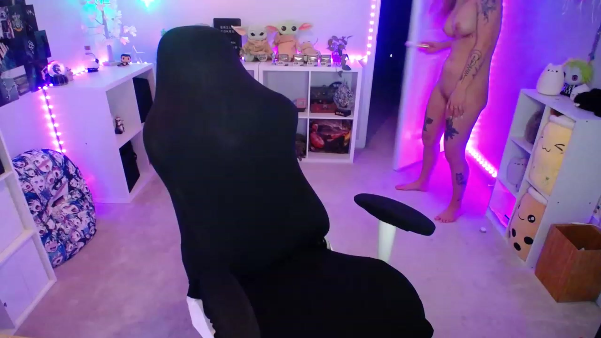 Gallery image thumbnail from EmilyTokes's myfreecams stream on, 05/20/2023, 06:23 image 15 of 20