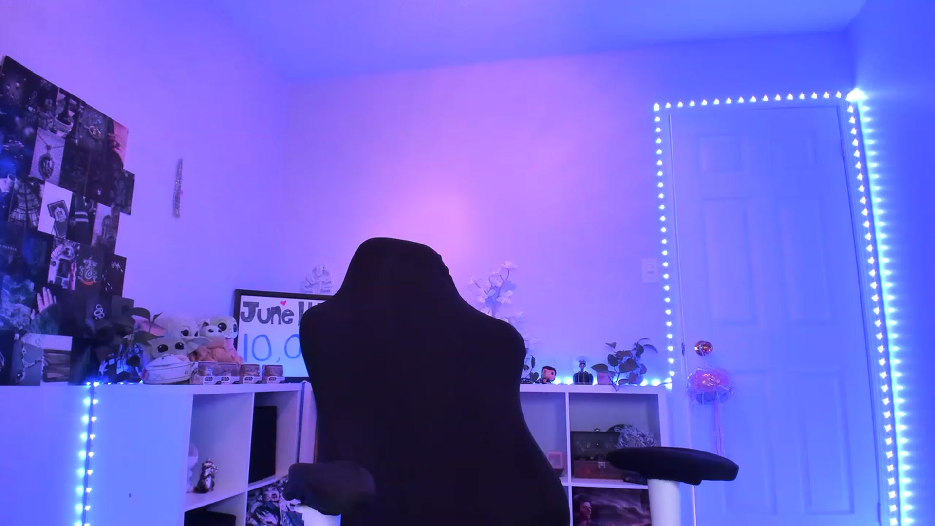 Gallery image thumbnail from EmilyTokes's myfreecams stream on, 06/17/2023, 06:02 image 8 of 20