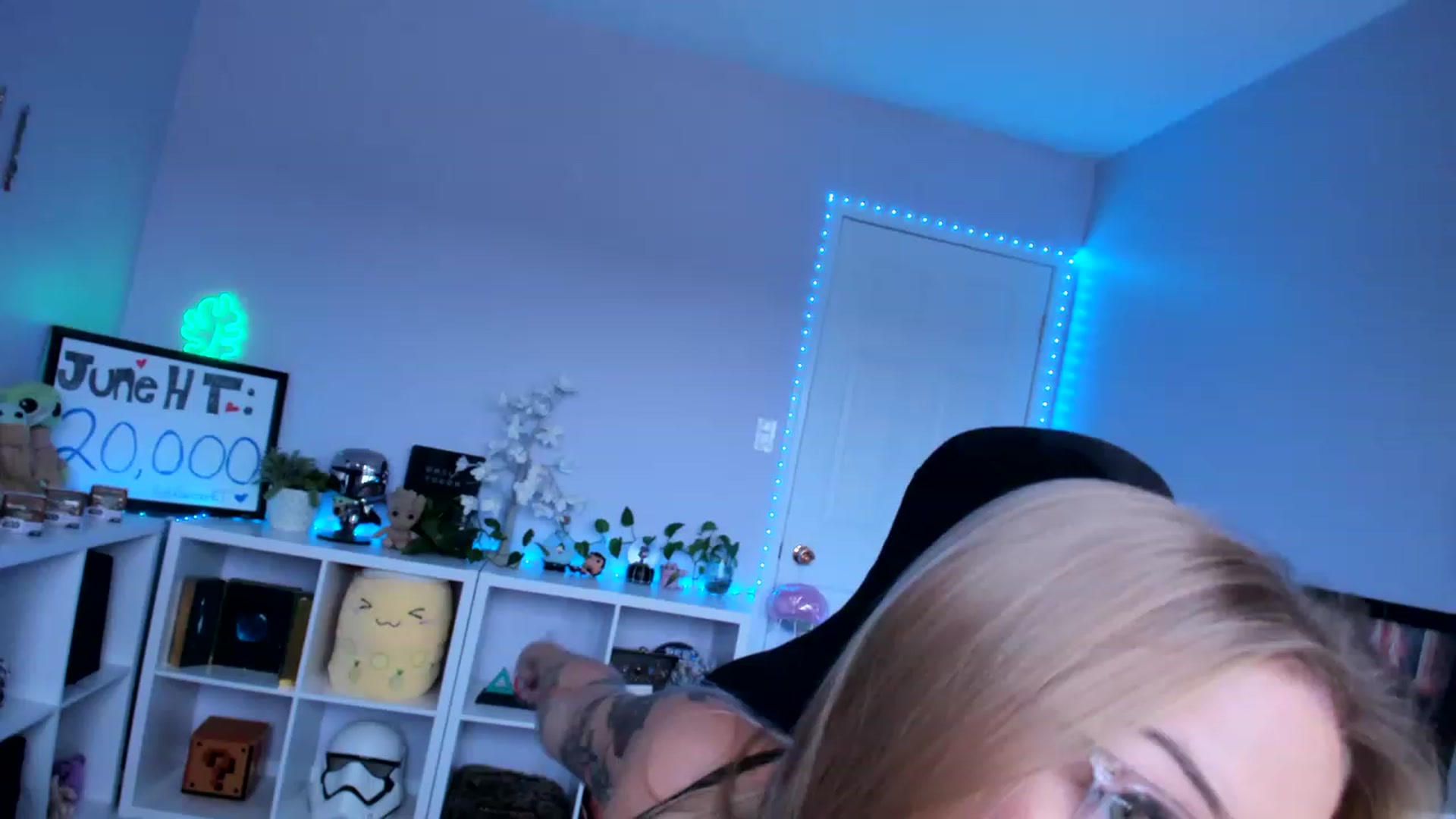 Gallery image thumbnail from EmilyTokes's myfreecams stream on, 06/28/2023, 17:31 image 7 of 20
