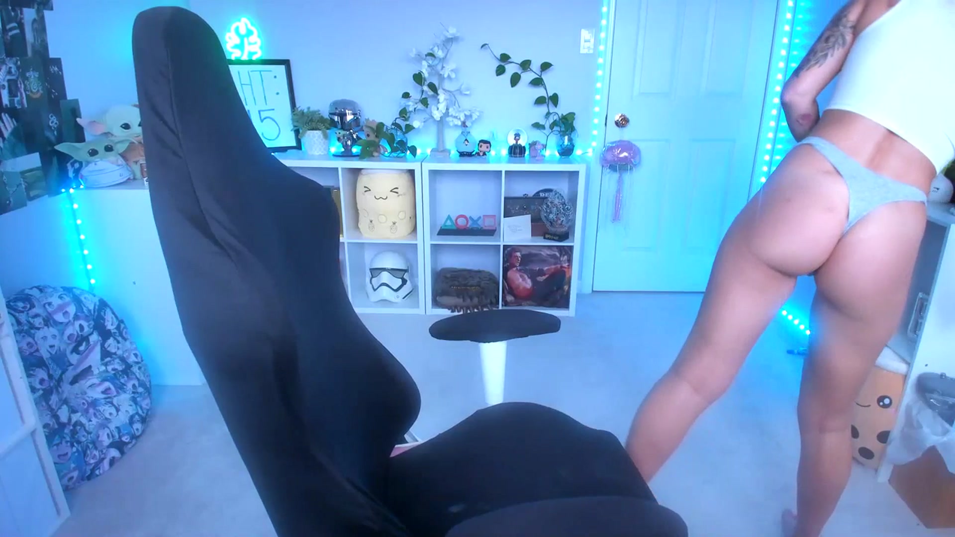 Gallery image thumbnail from EmilyTokes's myfreecams stream on, 07/20/2023, 17:21 image 3 of 20