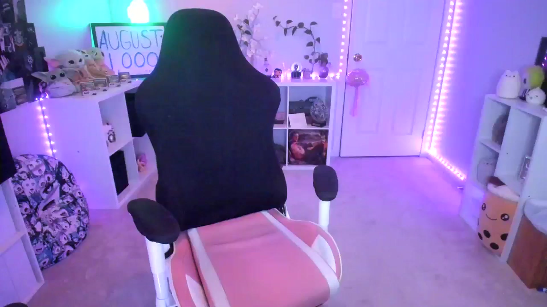 Gallery image thumbnail from EmilyTokes's myfreecams stream on, 08/05/2023, 05:52 image 11 of 20