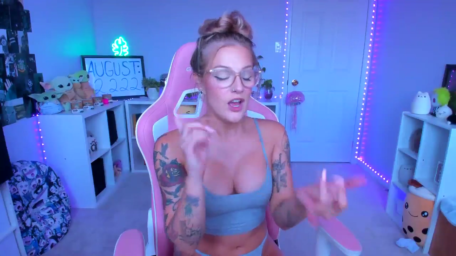 Gallery image thumbnail from EmilyTokes's myfreecams stream on, 08/08/2023, 17:55 image 13 of 20