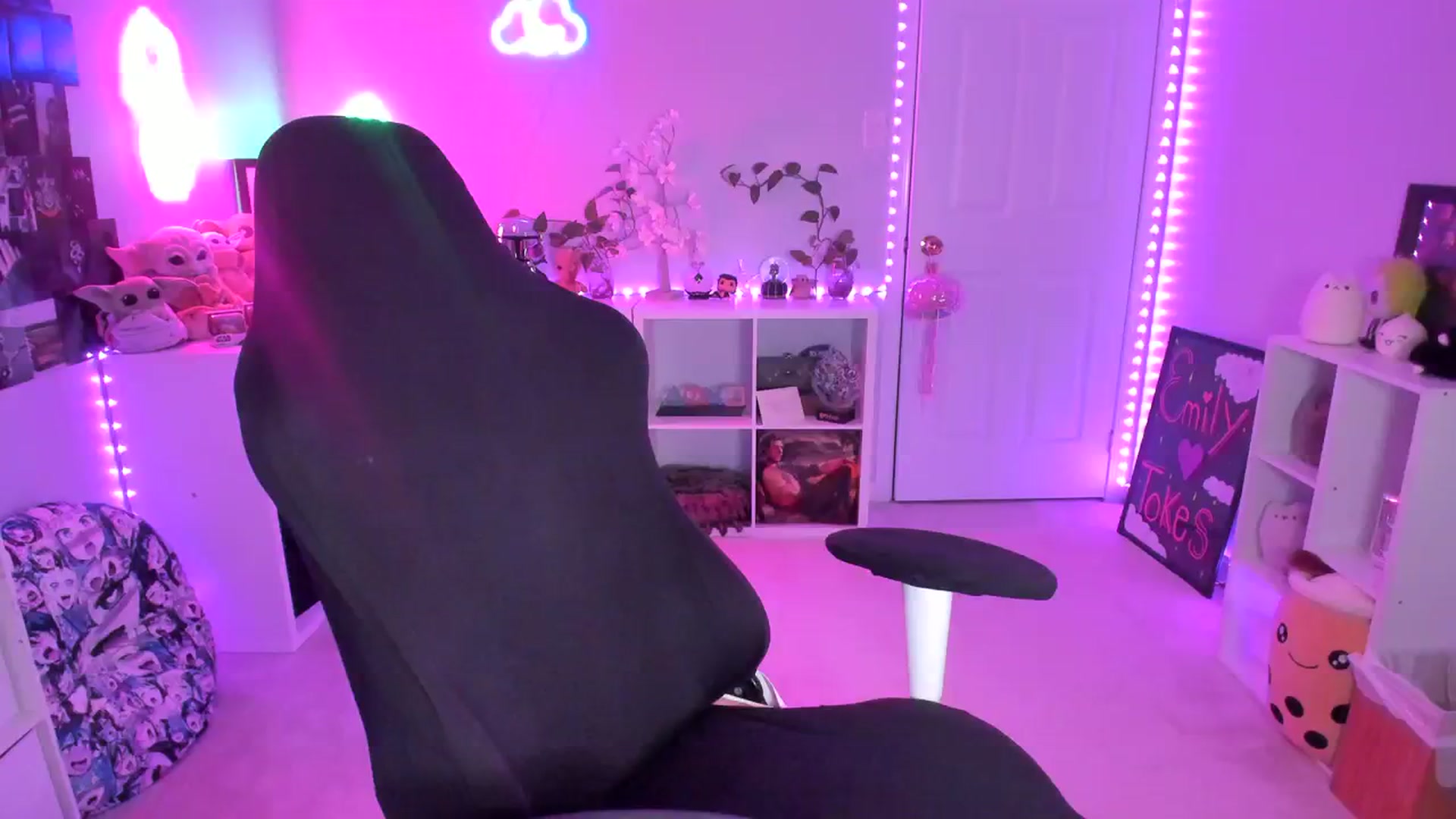 Gallery image thumbnail from EmilyTokes's myfreecams stream on, 08/14/2023, 04:06 image 17 of 20