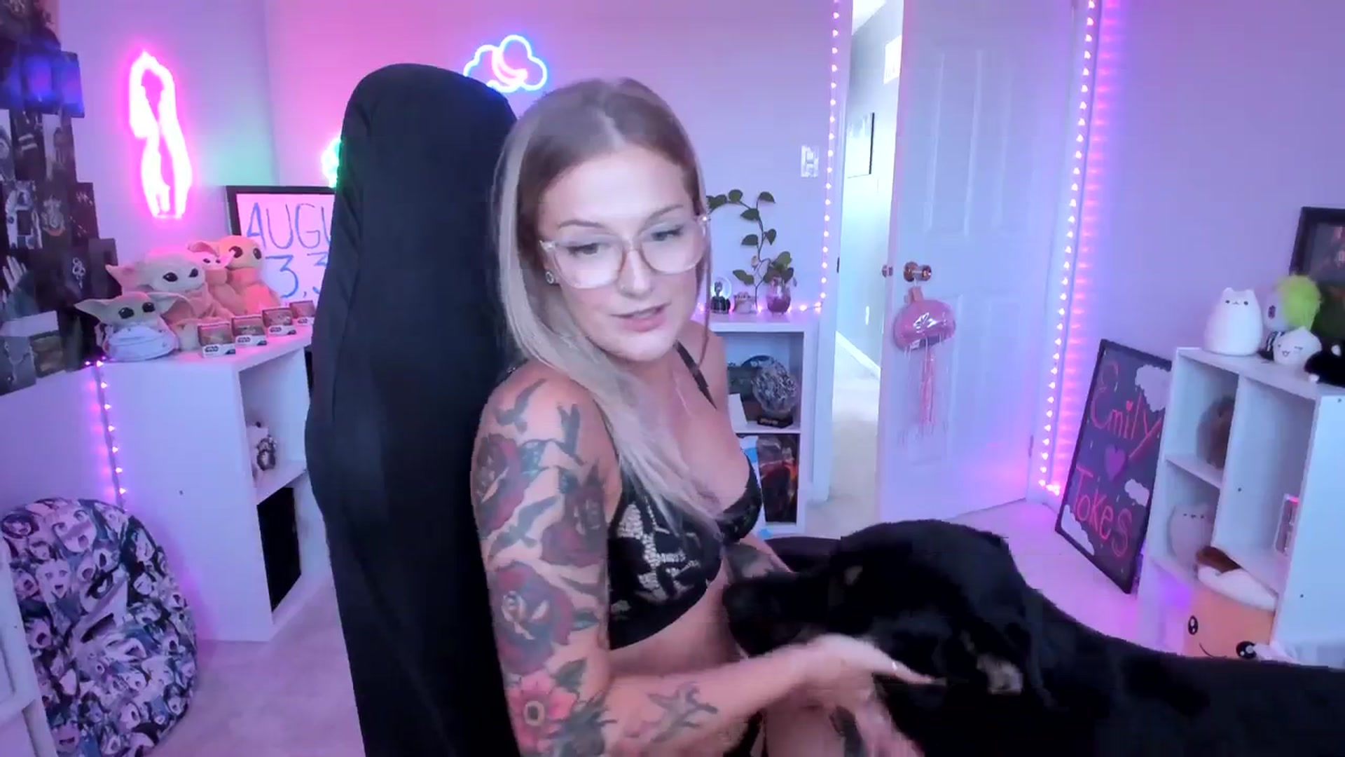Gallery image thumbnail from EmilyTokes's myfreecams stream on, 08/22/2023, 17:08 image 16 of 20