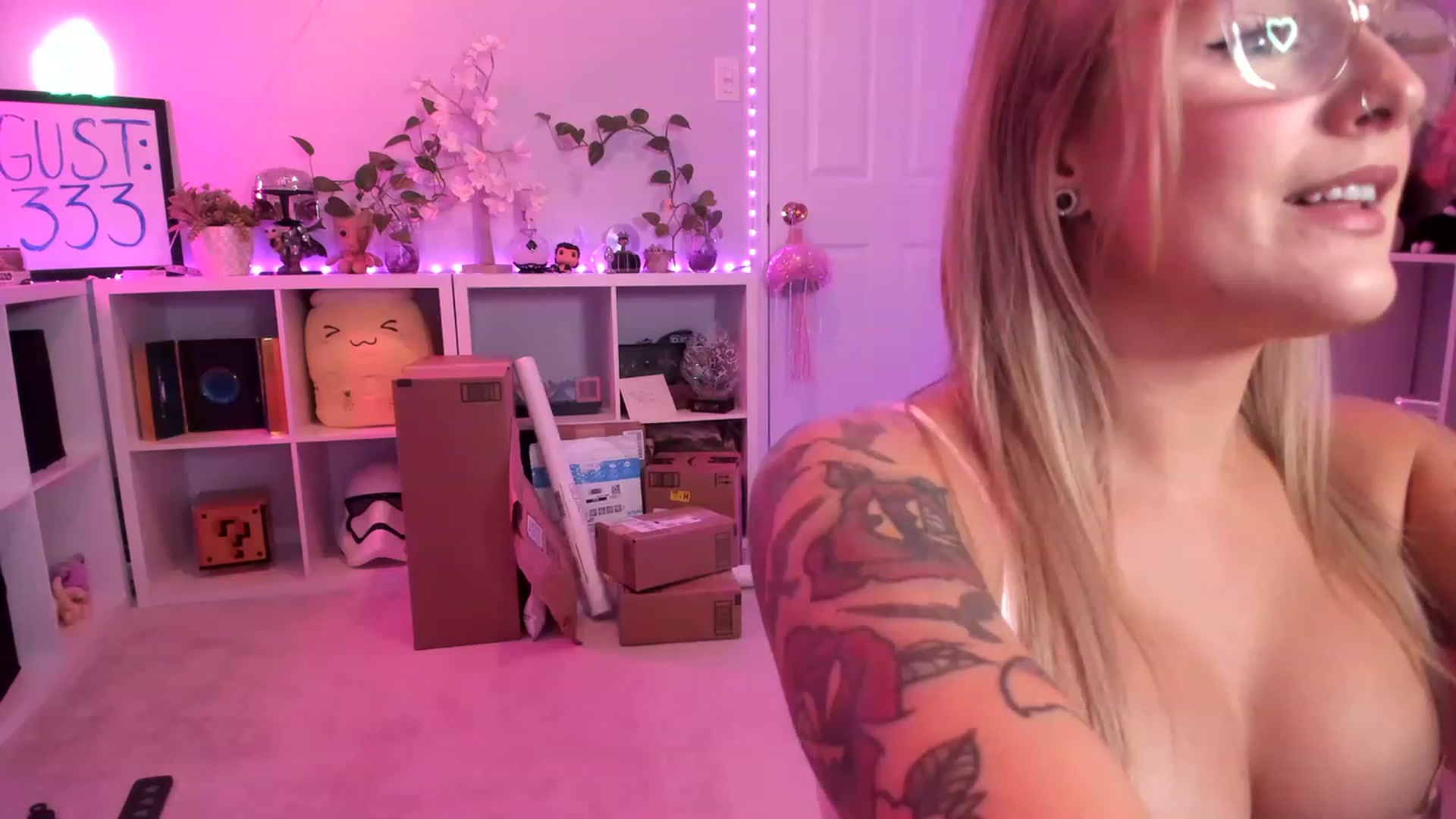 Gallery image thumbnail from EmilyTokes's myfreecams stream on, 08/27/2023, 02:33 image 1 of 20