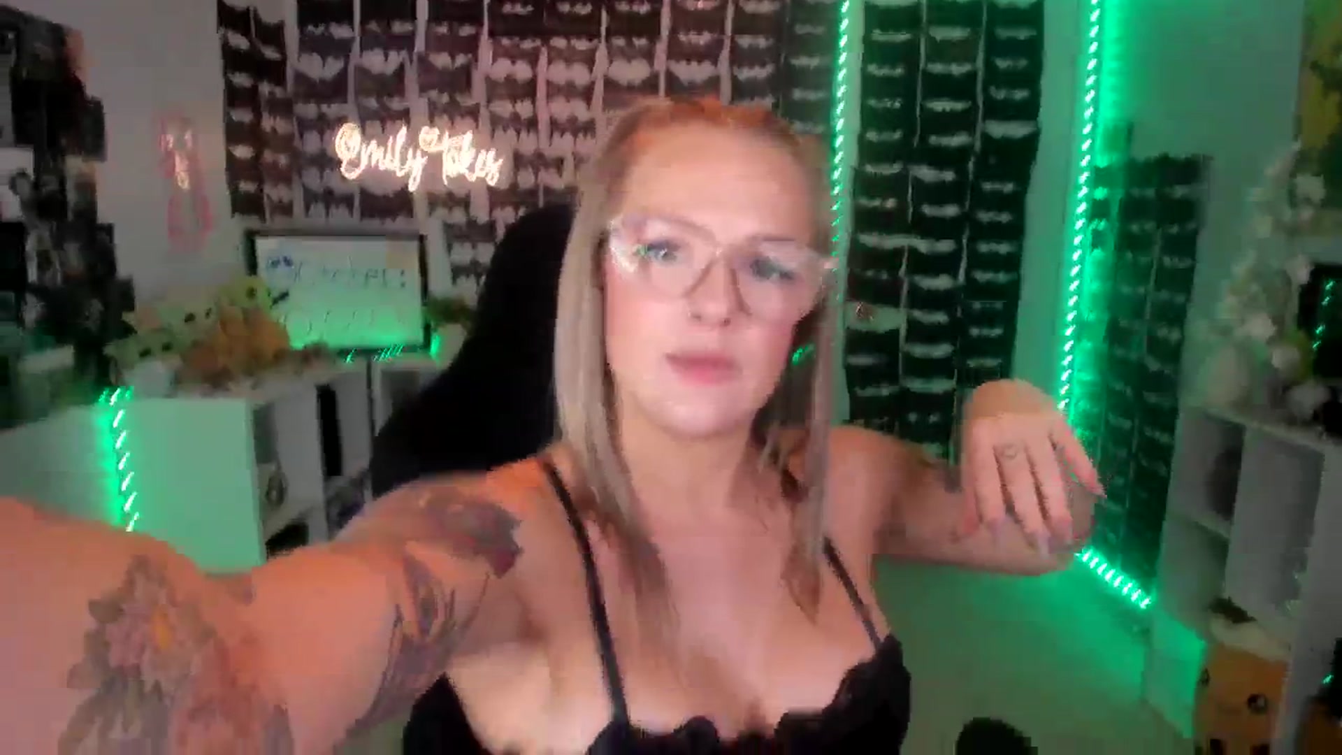 Gallery image thumbnail from EmilyTokes's myfreecams stream on, 10/21/2023, 04:47 image 2 of 20