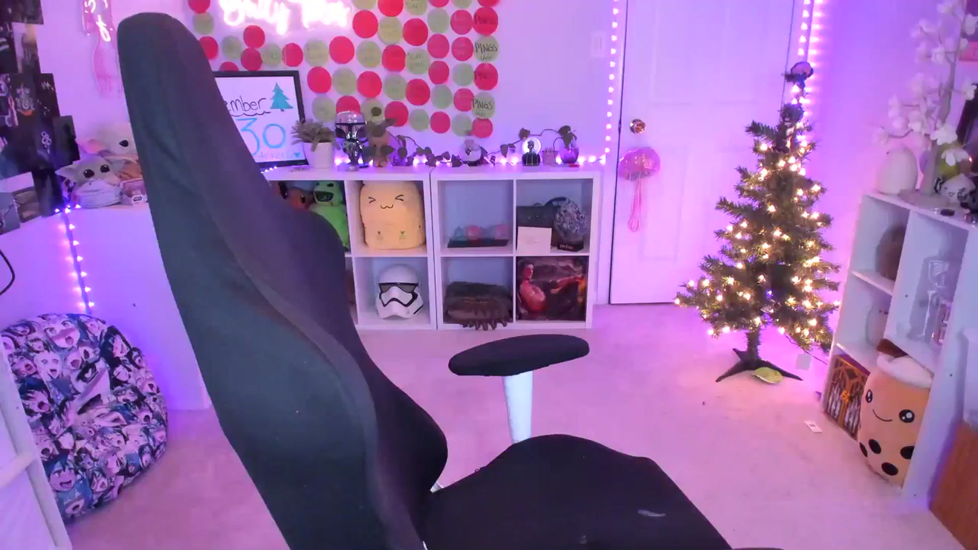 Gallery image thumbnail from EmilyTokes's myfreecams stream on, 12/14/2023, 04:28 image 14 of 20