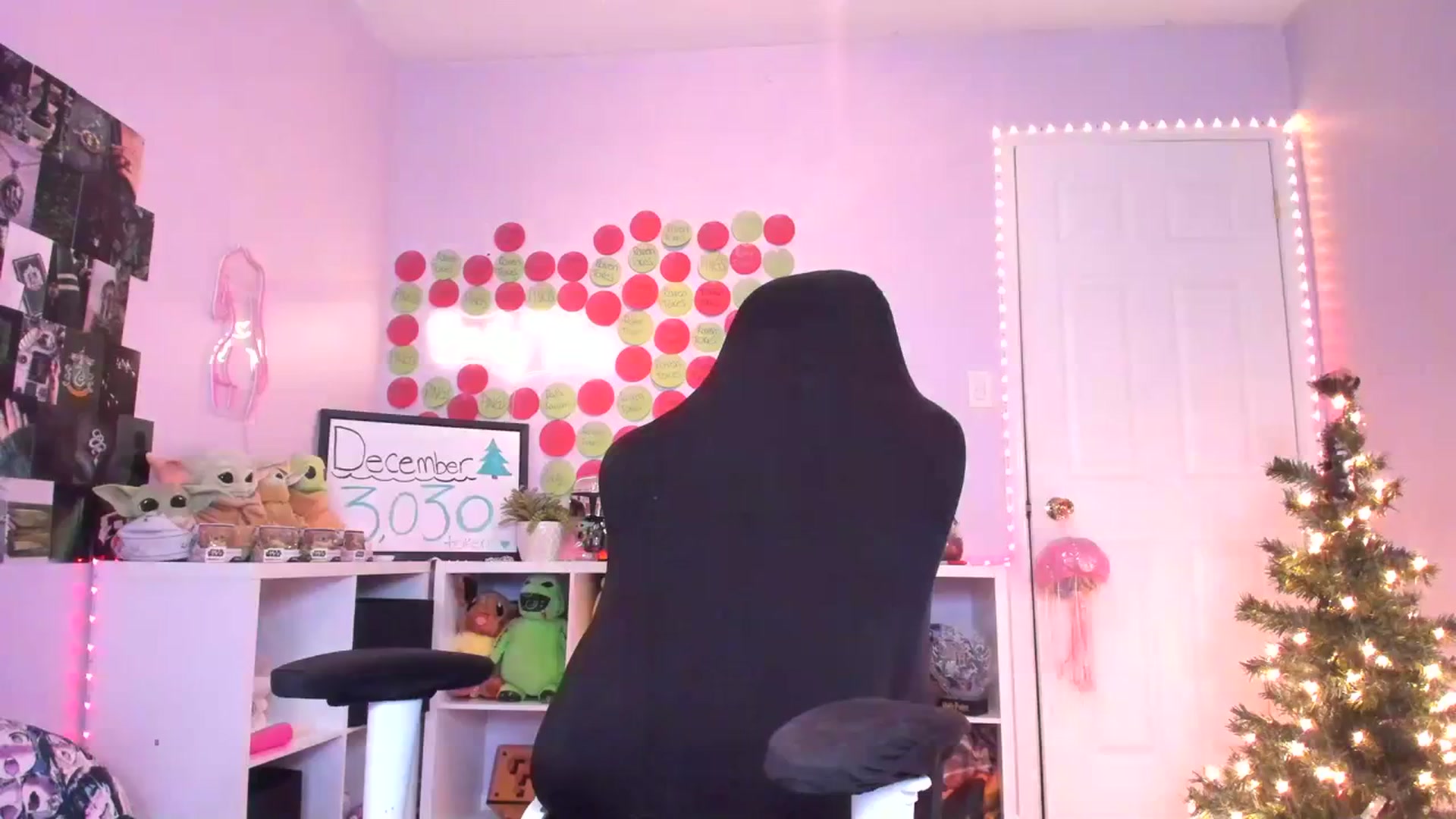 Gallery image thumbnail from EmilyTokes's myfreecams stream on, 12/14/2023, 05:17 image 6 of 20