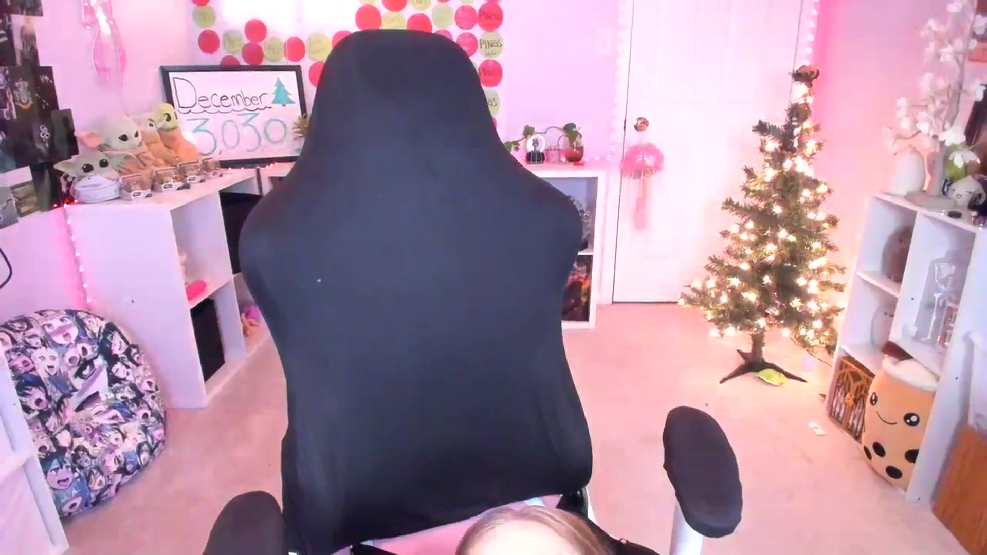 Gallery image thumbnail from EmilyTokes's myfreecams stream on, 12/14/2023, 05:17 image 4 of 20