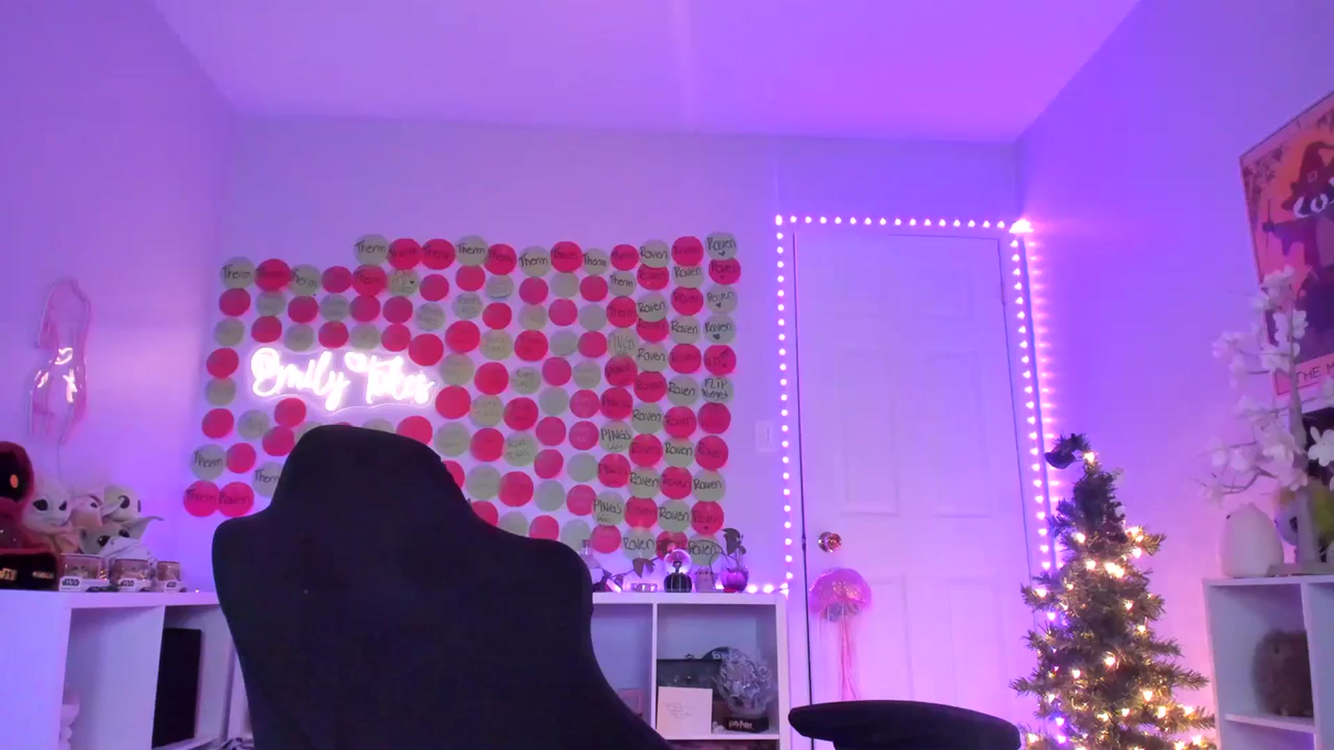 Gallery image thumbnail from EmilyTokes's myfreecams stream on, 12/21/2023, 04:08 image 19 of 20