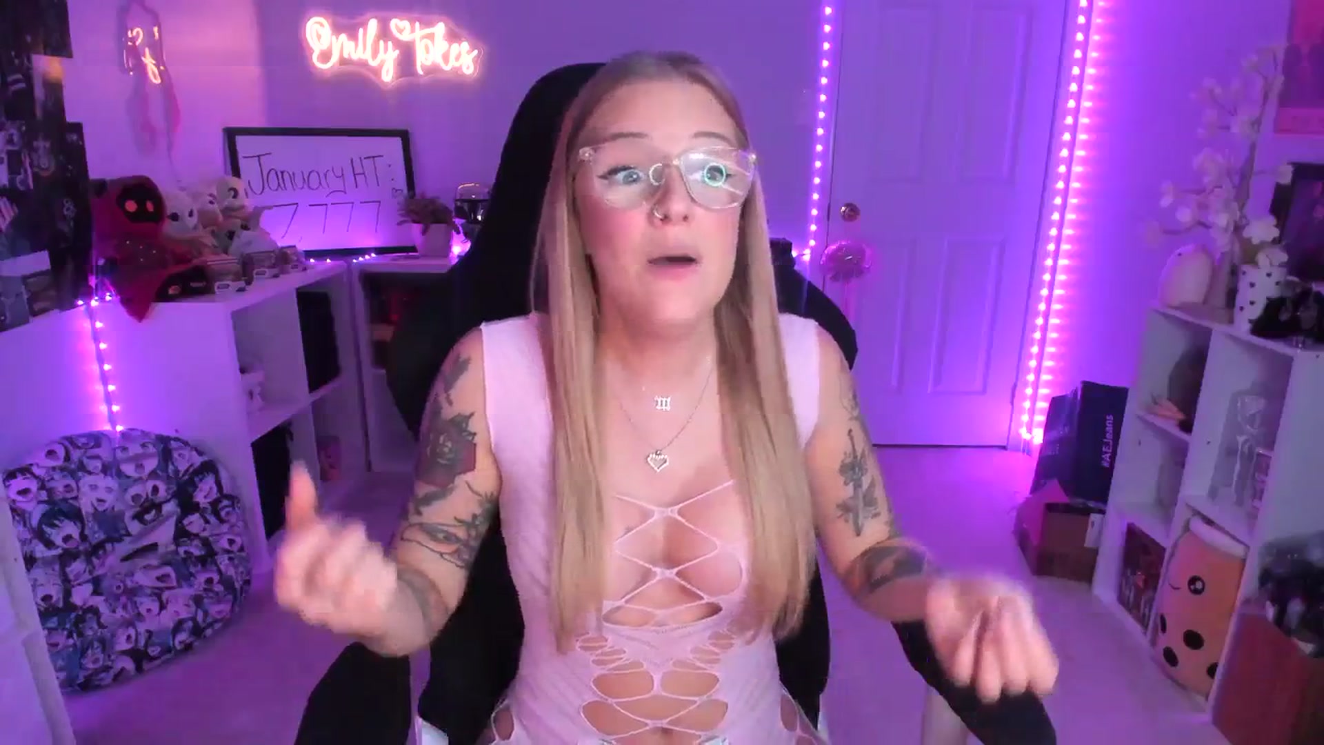 Gallery image thumbnail from EmilyTokes's myfreecams stream on, 01/27/2024, 04:42 image 14 of 20