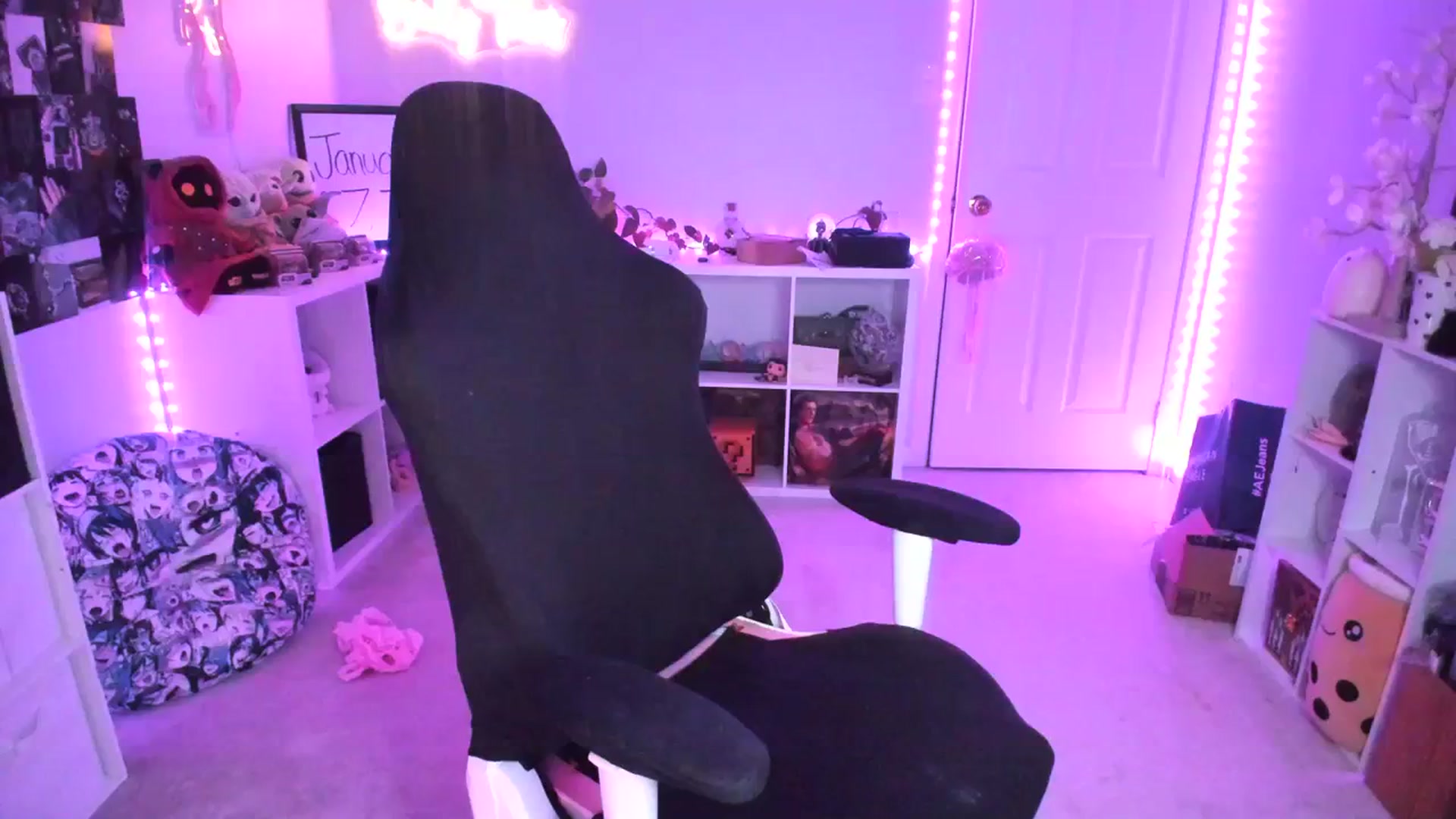 Gallery image thumbnail from EmilyTokes's myfreecams stream on, 01/27/2024, 05:53 image 15 of 20