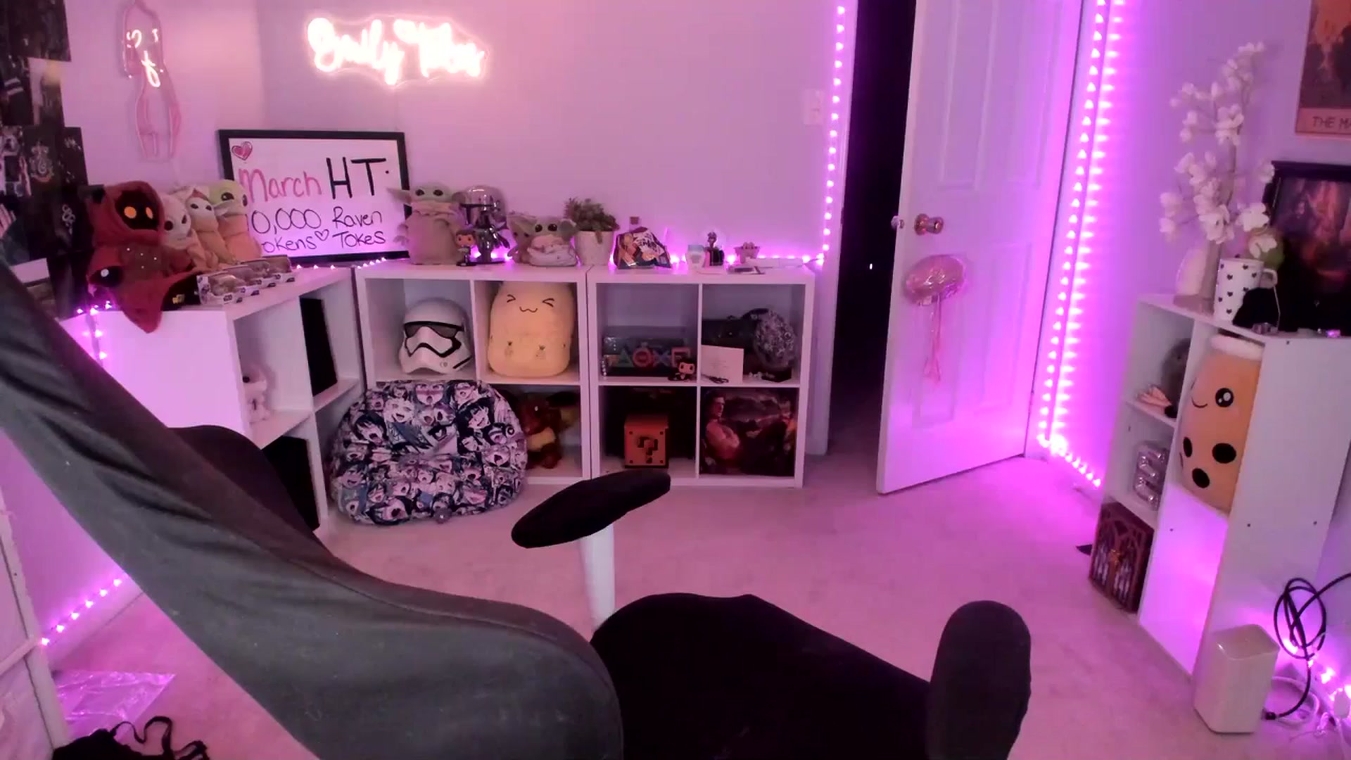 Gallery image thumbnail from EmilyTokes's myfreecams stream on, 03/29/2024, 05:15 image 8 of 20